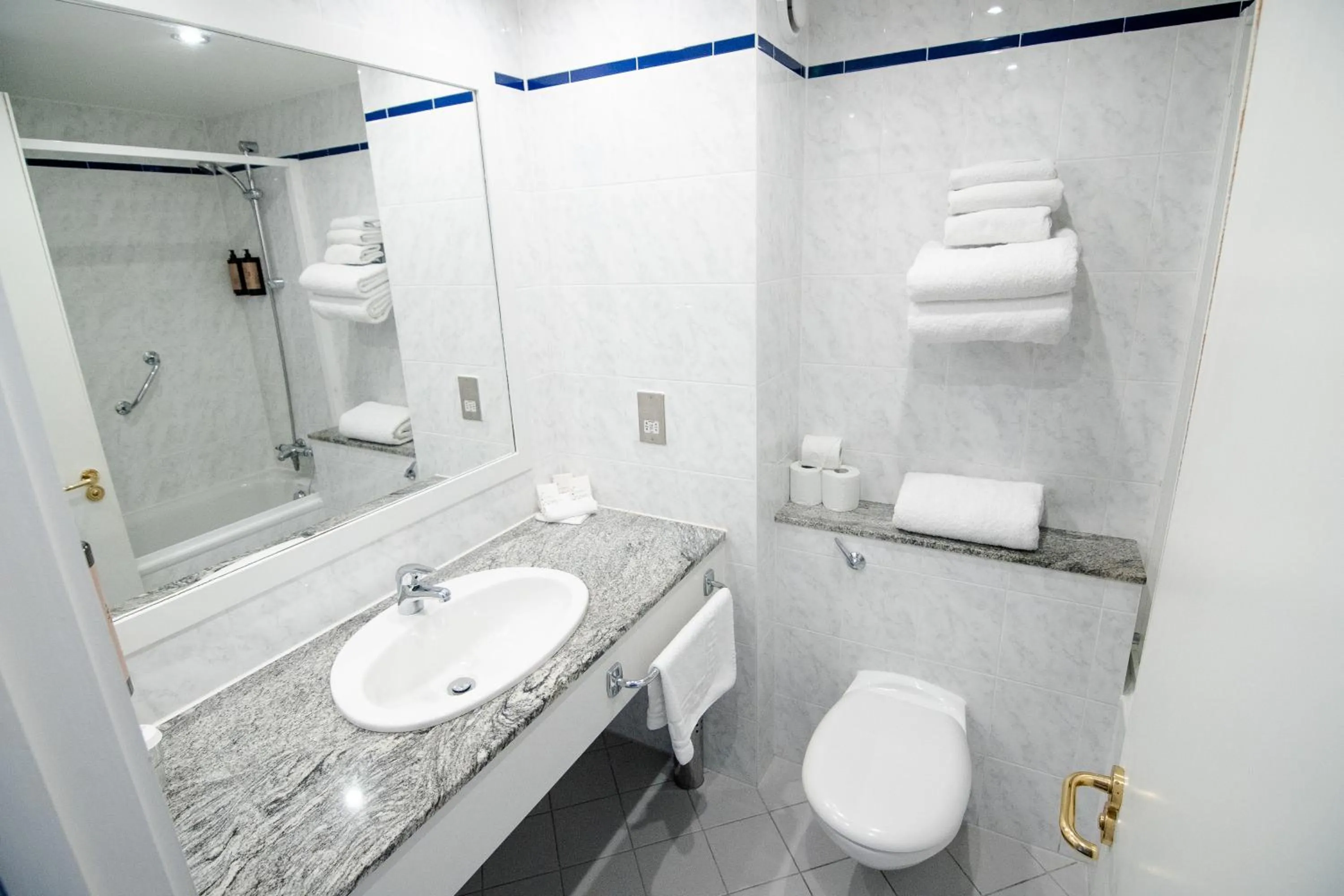 Toilet in Lakeside Manor Hotel