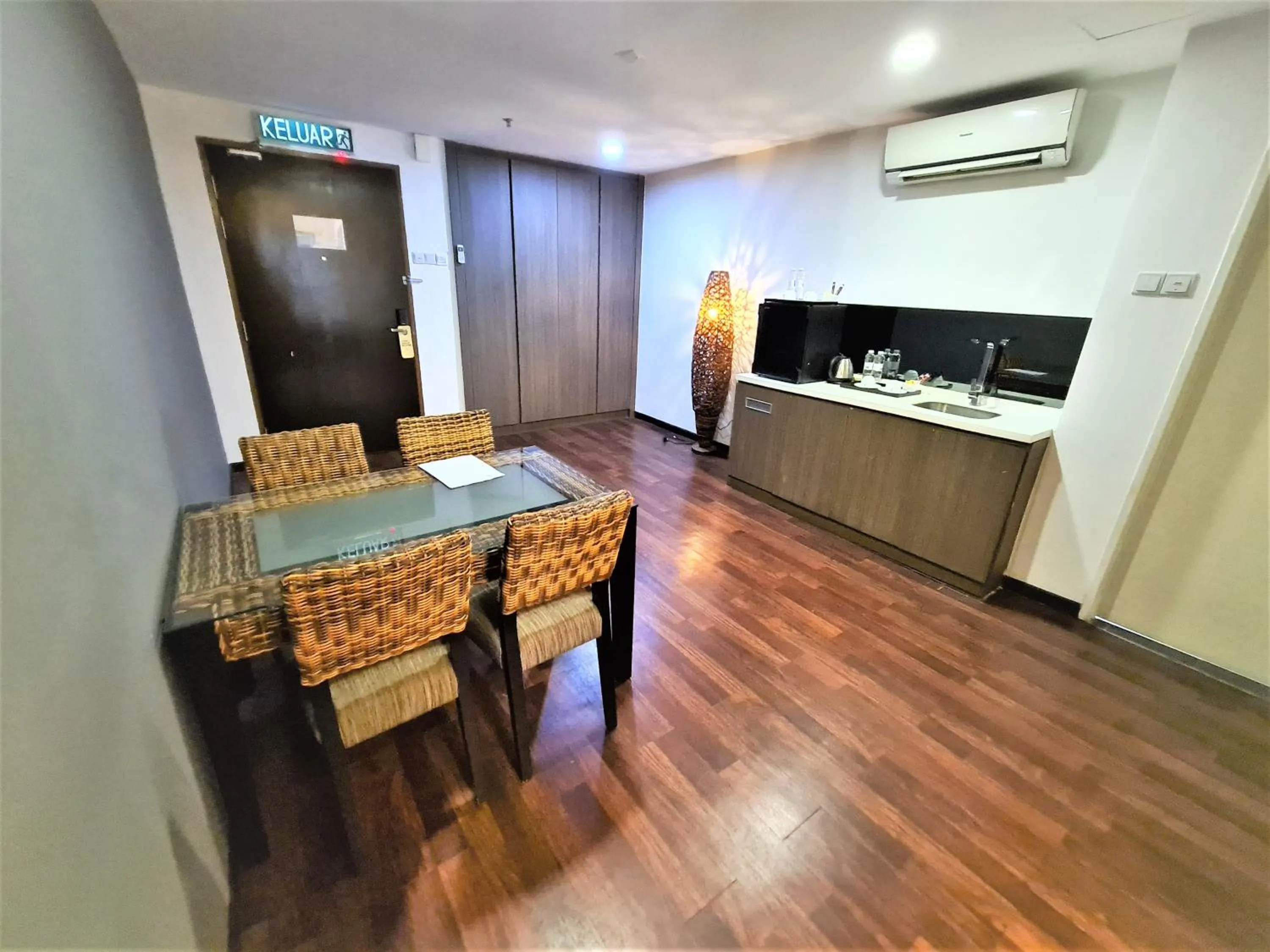 Dining area in Nexus Business Suite Hotel