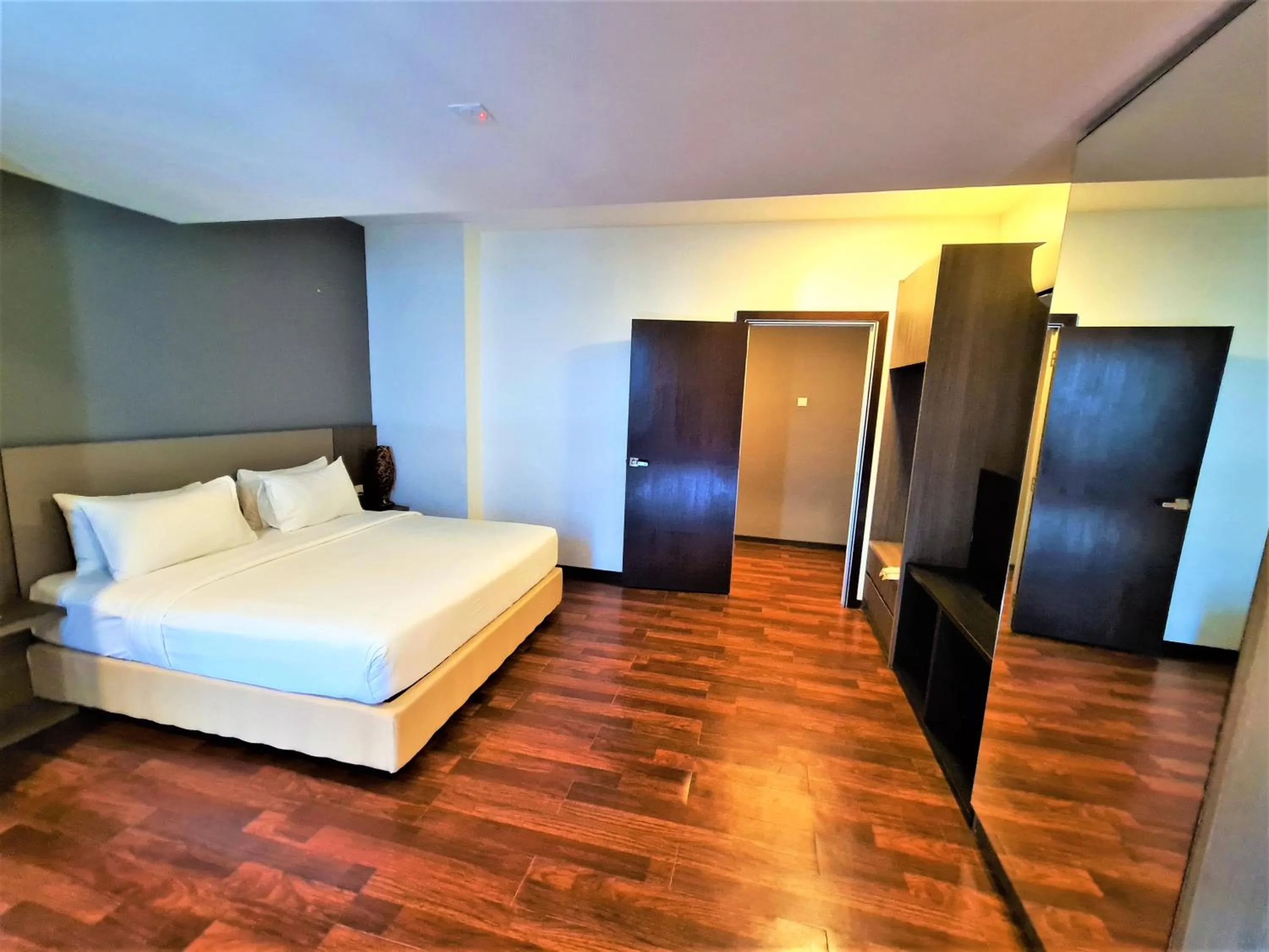 Bedroom, Bed in Nexus Business Suite Hotel