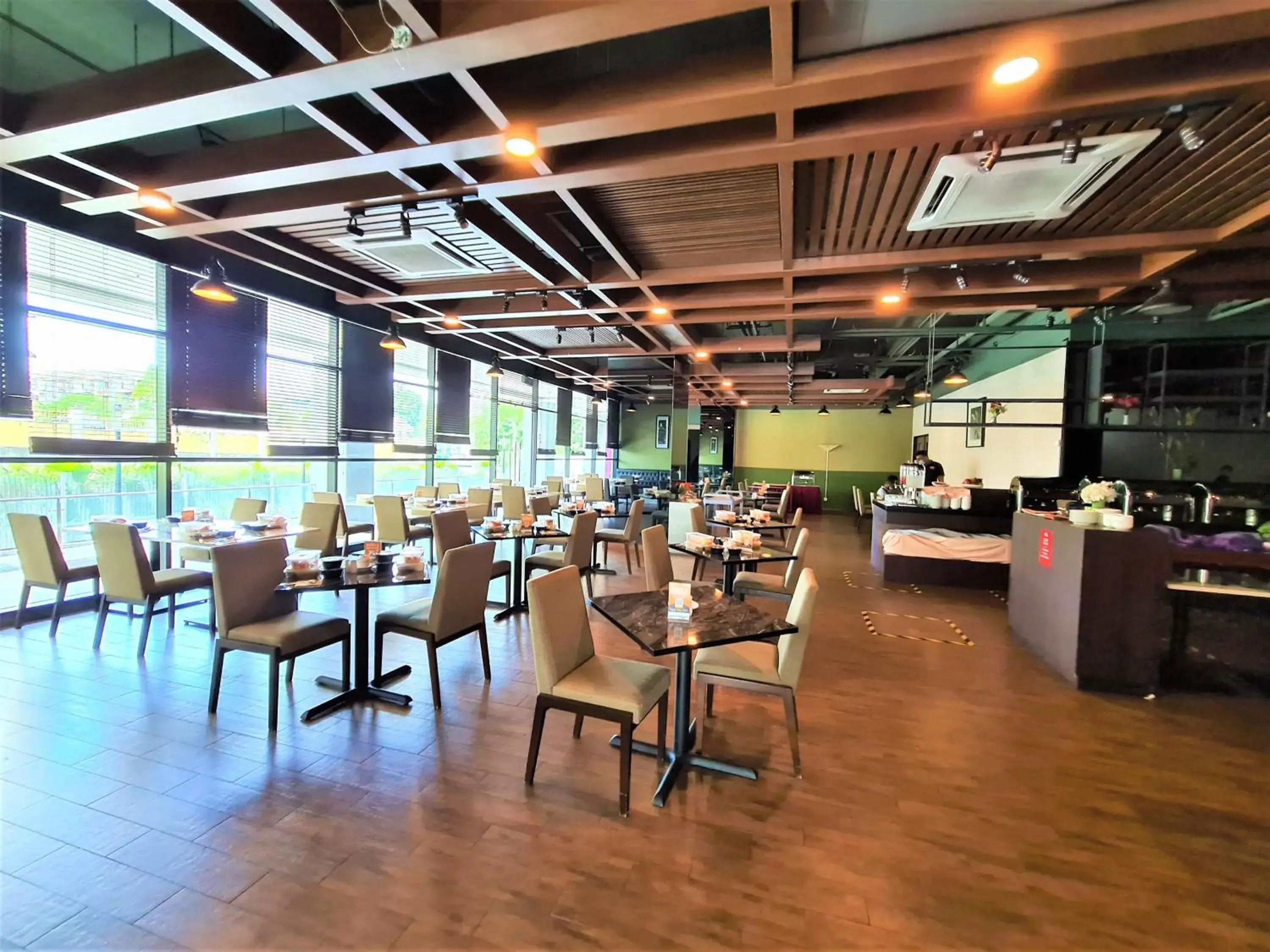 Restaurant/places to eat in Nexus Business Suite Hotel Restaurant/places to eat in Nexus Business Suite Hotel