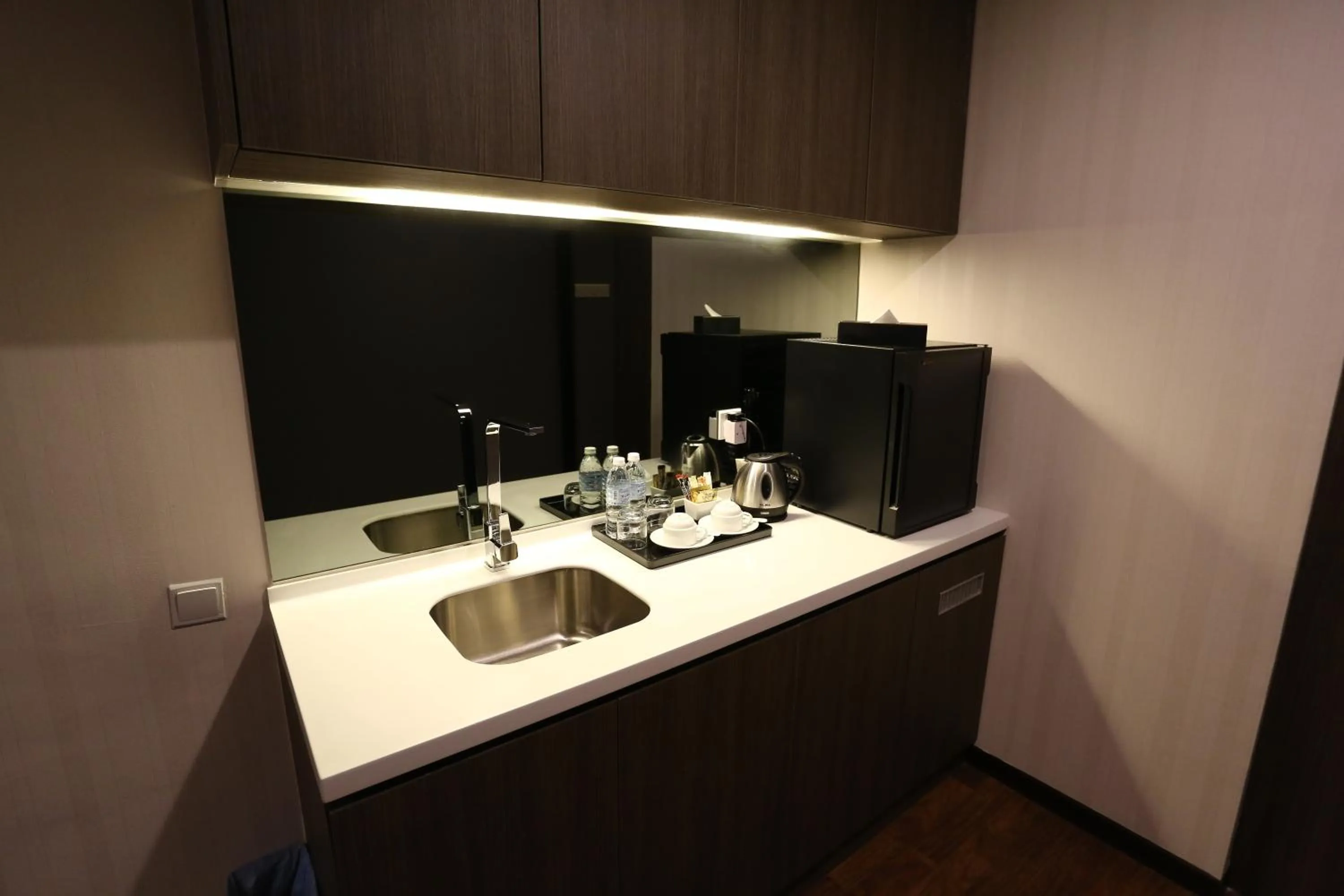 Coffee/tea facilities in Nexus Business Suite Hotel