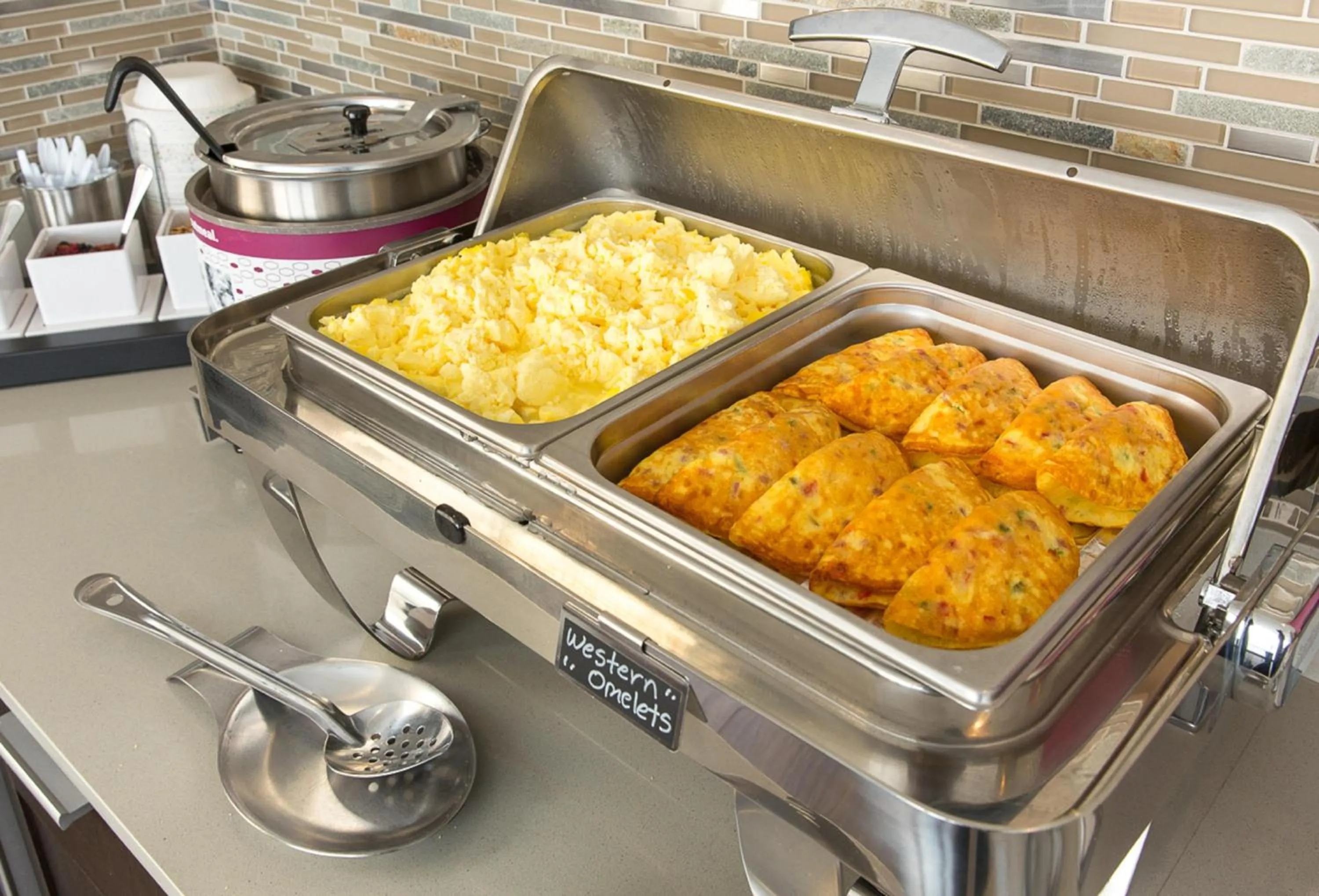 Breakfast in Hampton Inn & Suites Dallas Downtown