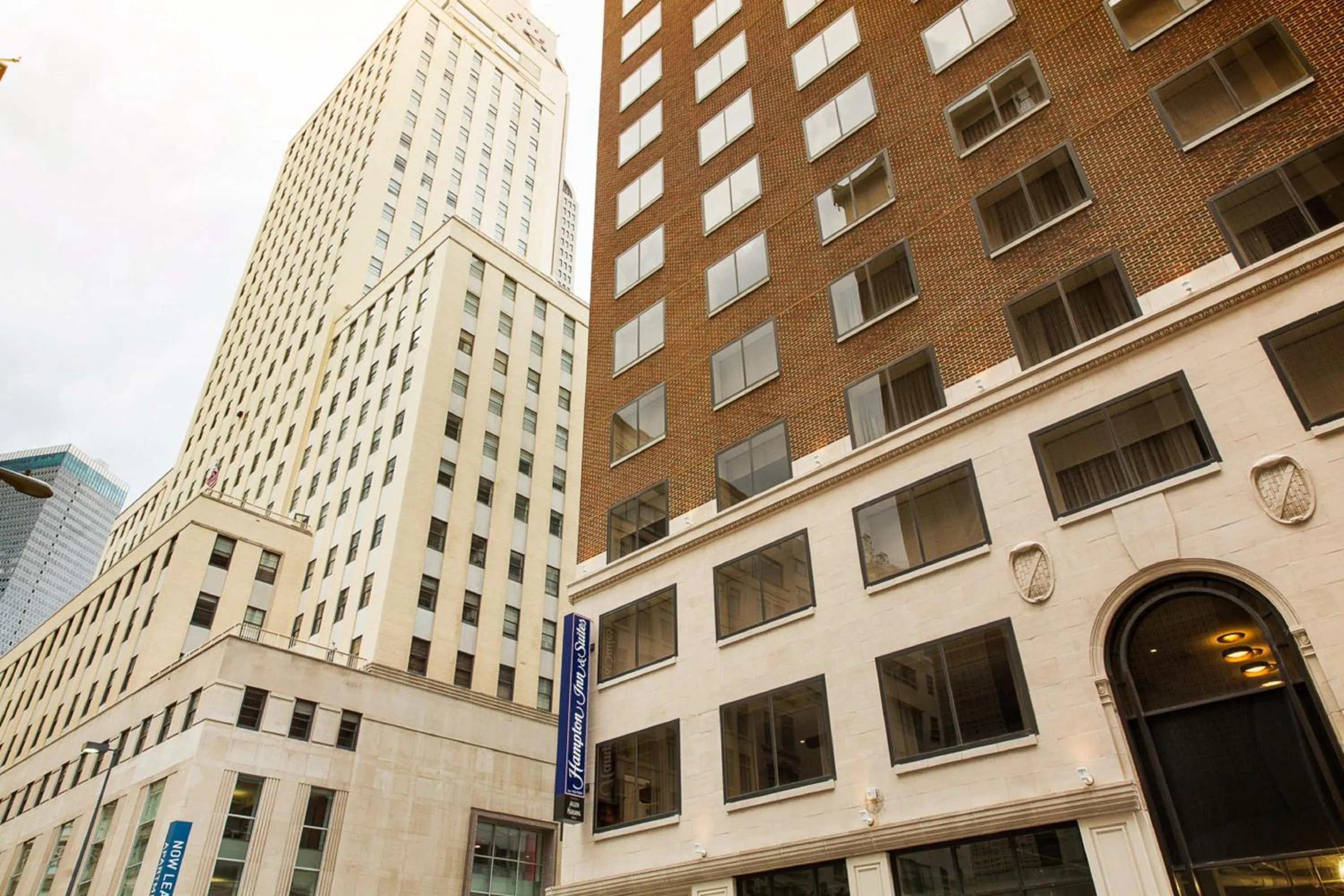 Property building in Hampton Inn & Suites Dallas Downtown