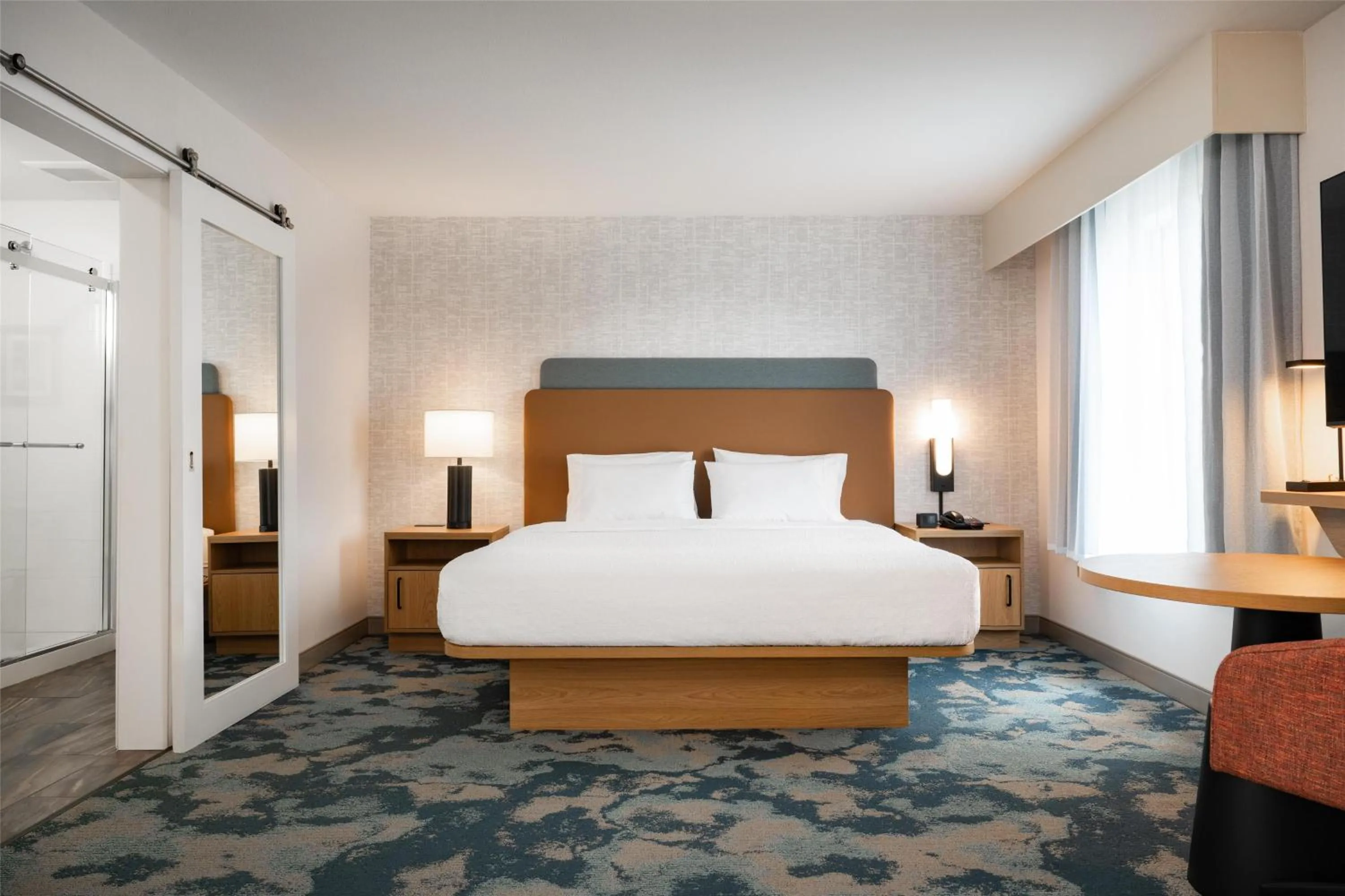 Bed in Hampton Inn and Suites La Crosse Downtown