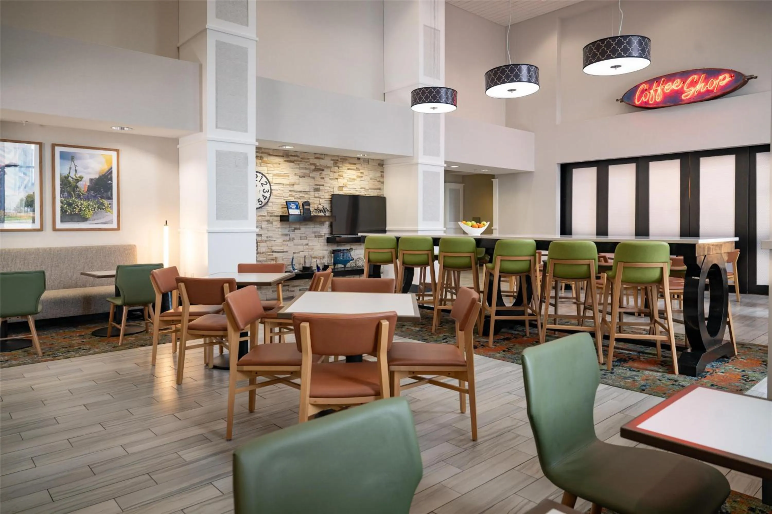 Breakfast in Hampton Inn and Suites La Crosse Downtown