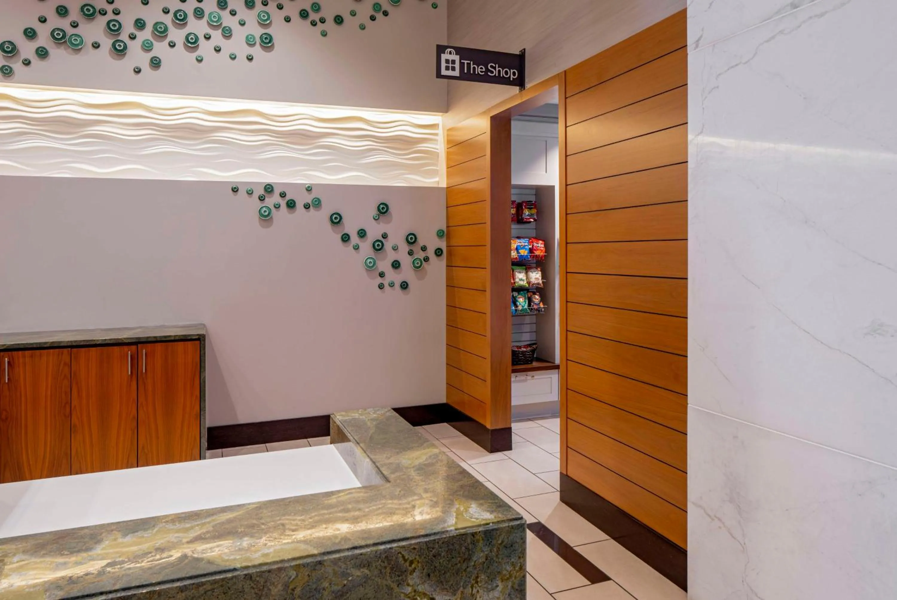 Photo of the whole room, Bed in Hilton Garden Inn Downtown Dallas