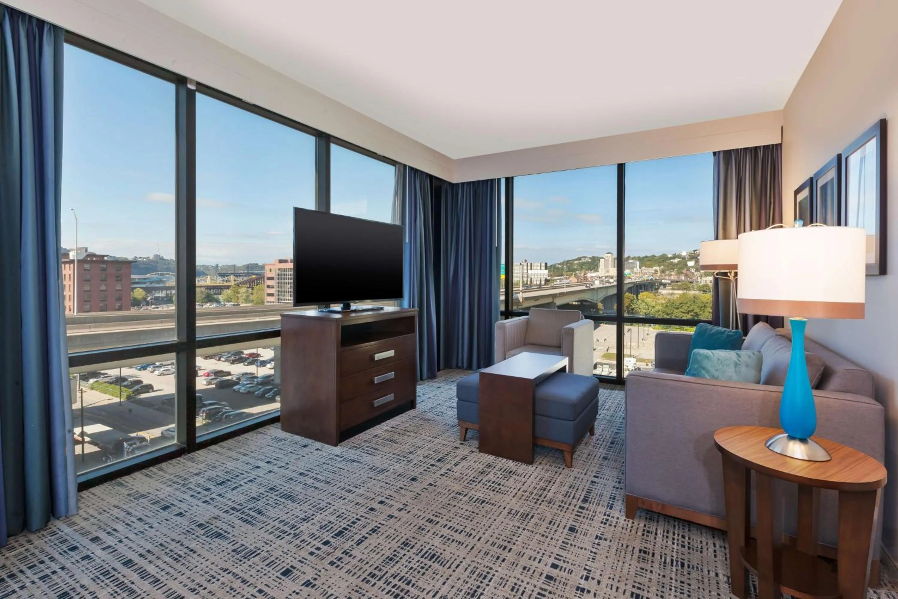 Living room in Homewood Suites by Hilton Pittsburgh Downtown