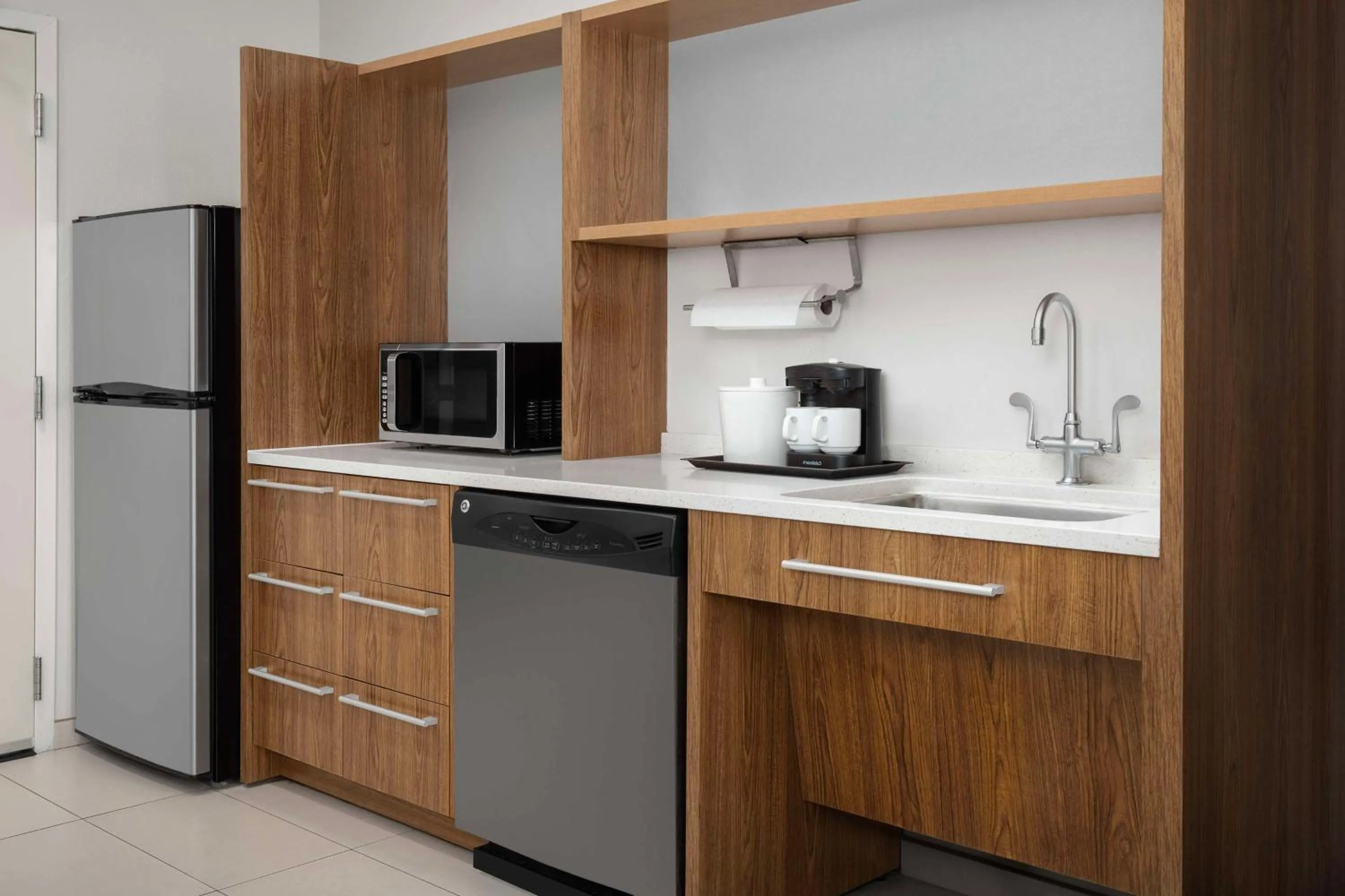 Kitchen or kitchenette in Home2 Suites by Hilton Tallahassee State Capitol