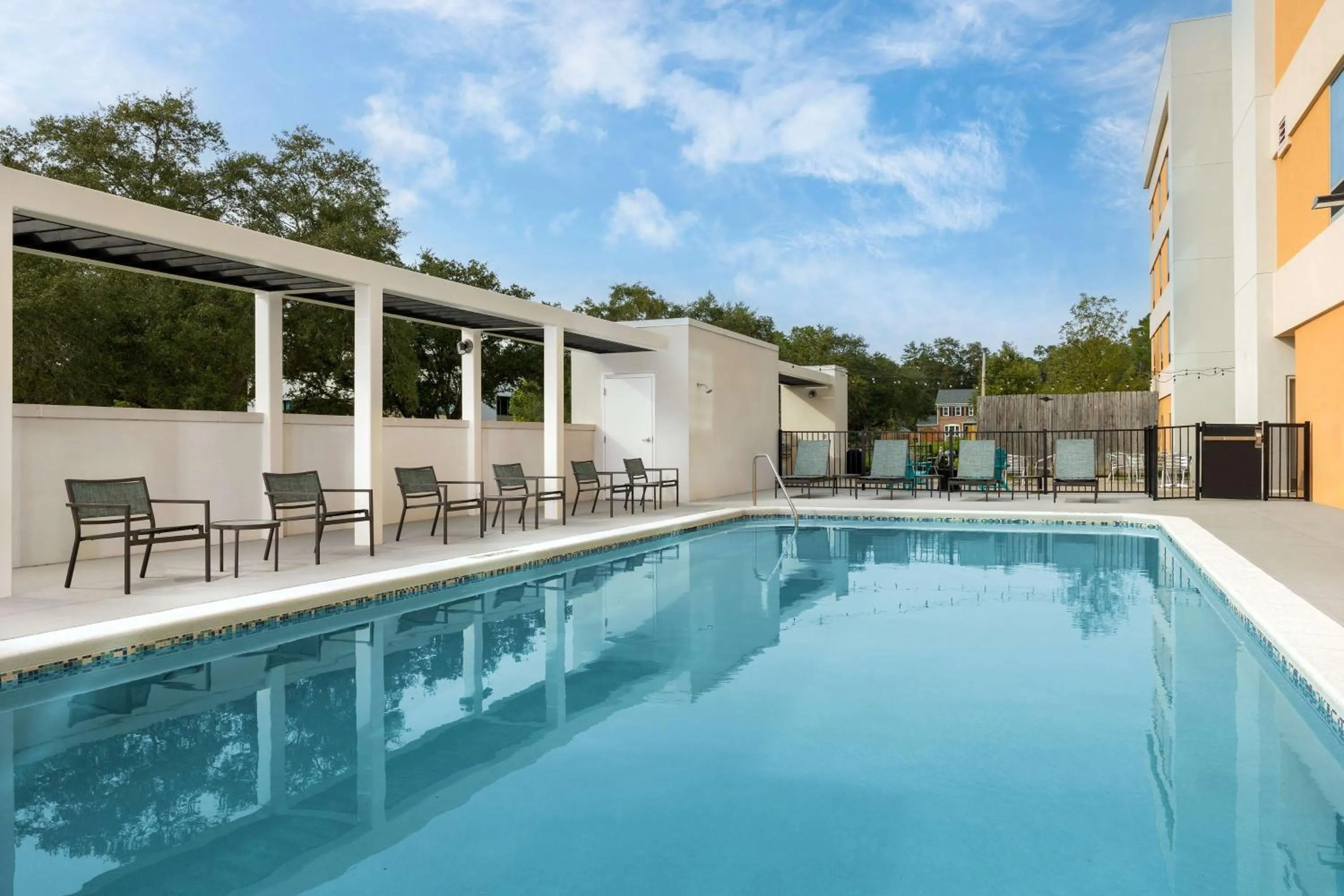 Pool view in Home2 Suites by Hilton Tallahassee State Capitol