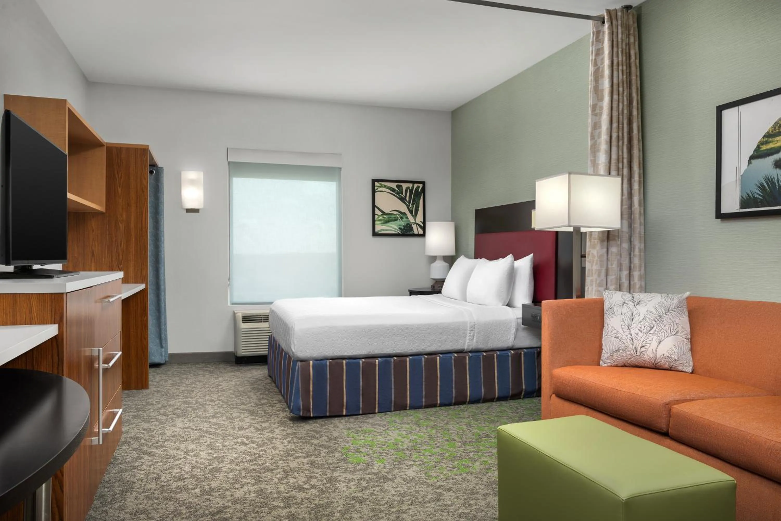 Photo of the whole room, Bed in Home2 Suites by Hilton Tallahassee State Capitol