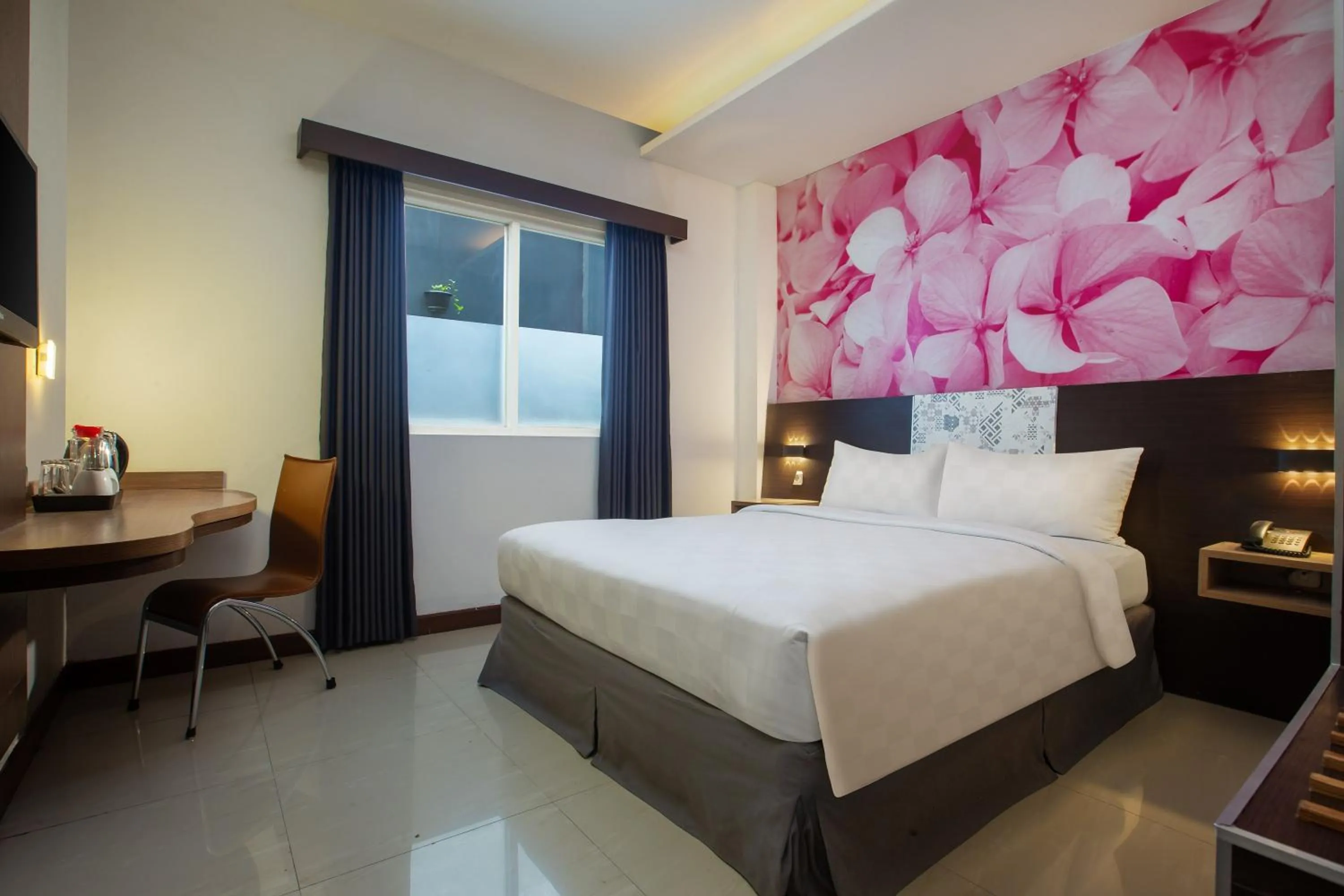 Deluxe Double Room in Avery Hotel Yogyakarta Kusumanegara