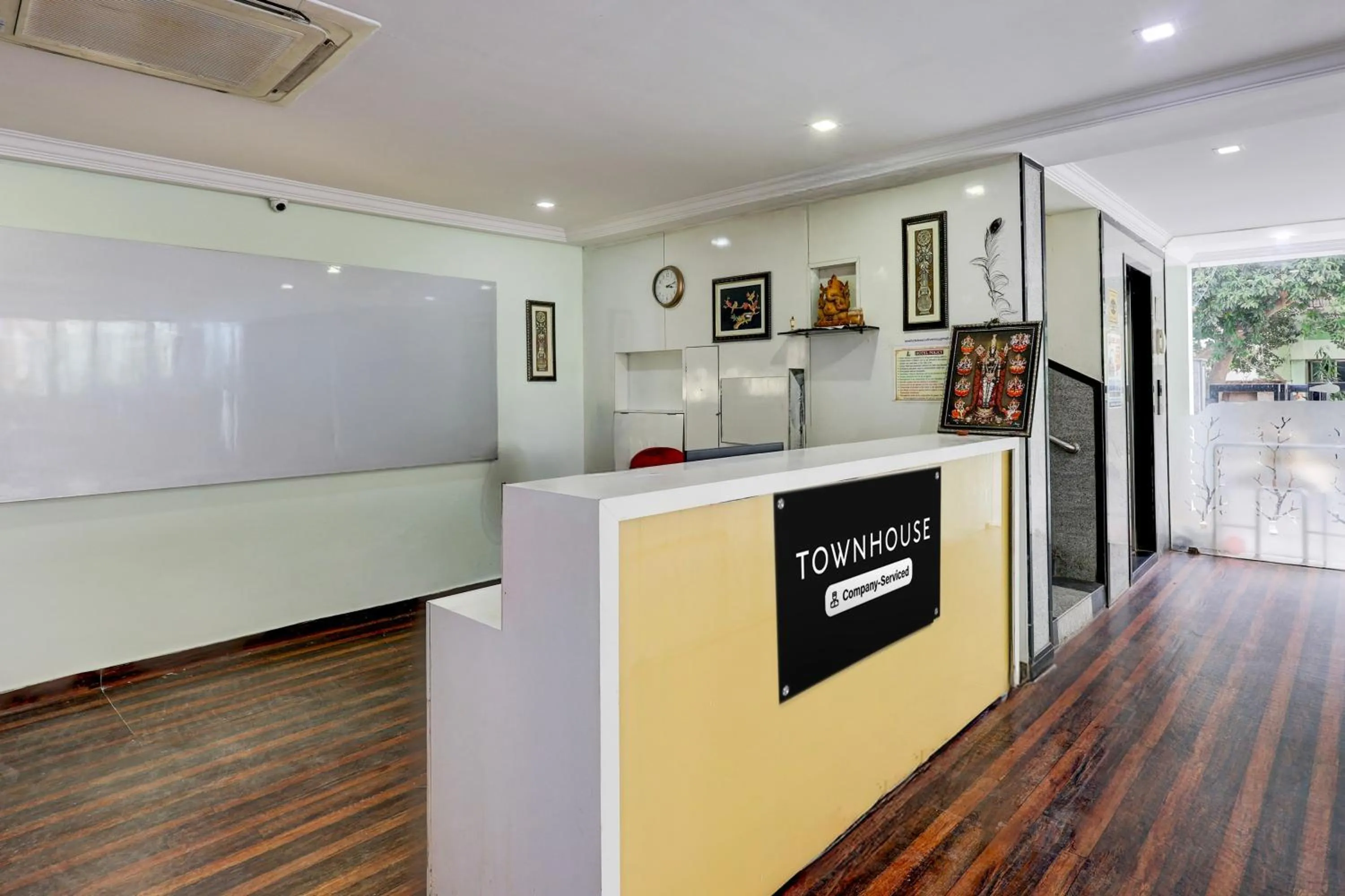 Lobby or reception in Townhouse Benz Circle MG Road