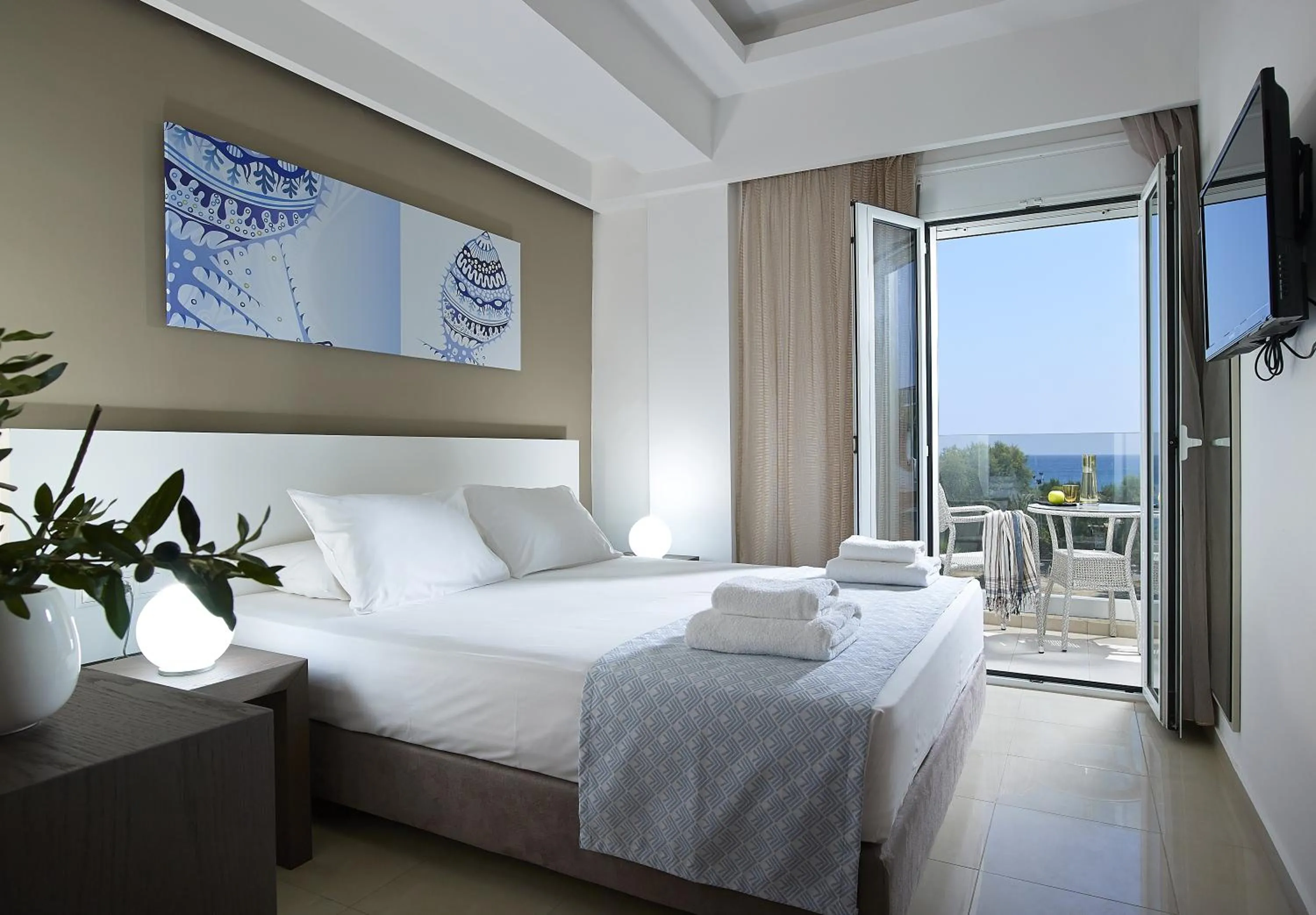 Two-Bedroom Apartment with Balcony and Sea View in Coral Apts - Hotelia Hospitality Group