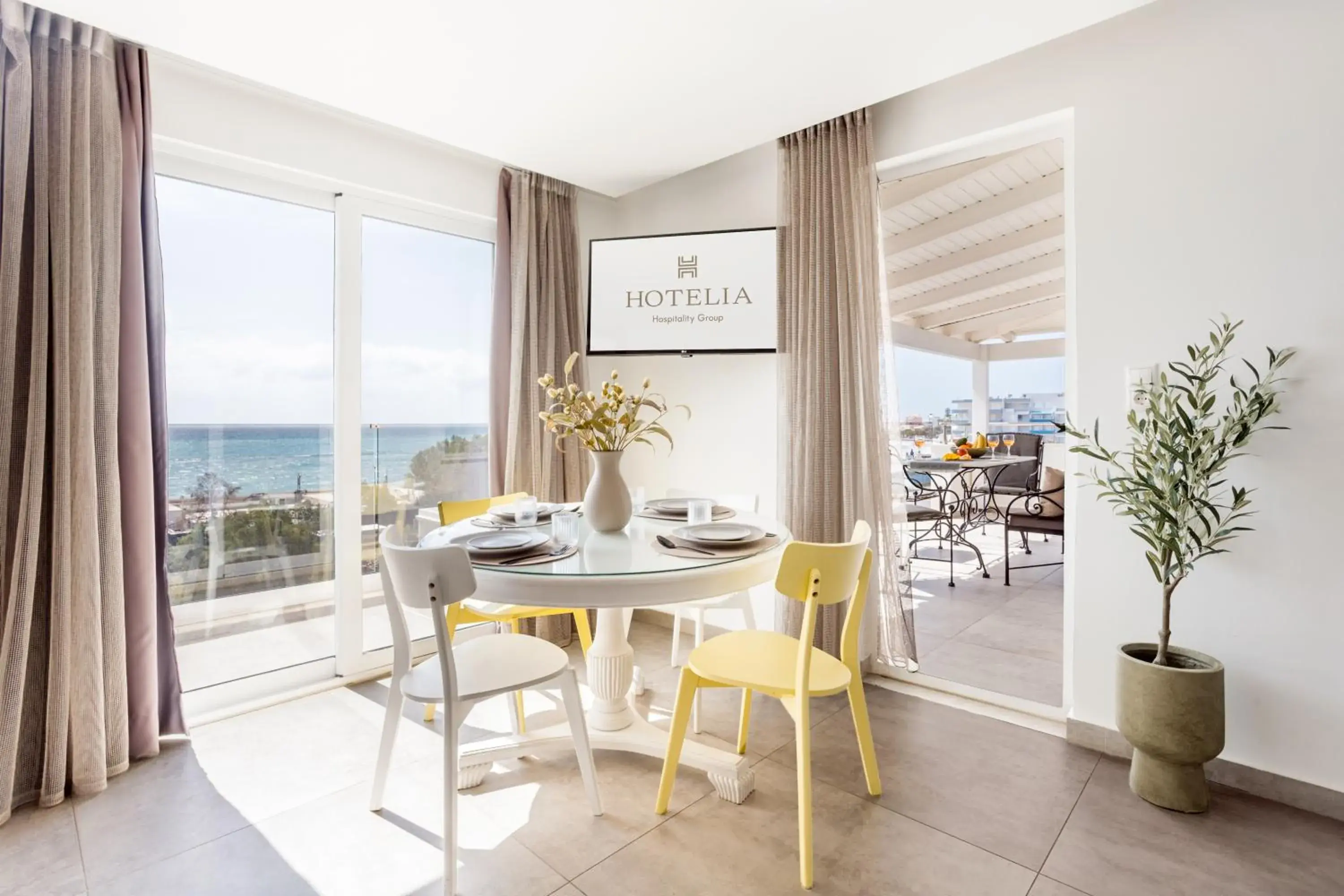 Deluxe Suite with Sea View in Coral Apts - Hotelia Hospitality Group Deluxe Suite with Sea View in Coral Apts - Hotelia Hospitality Group