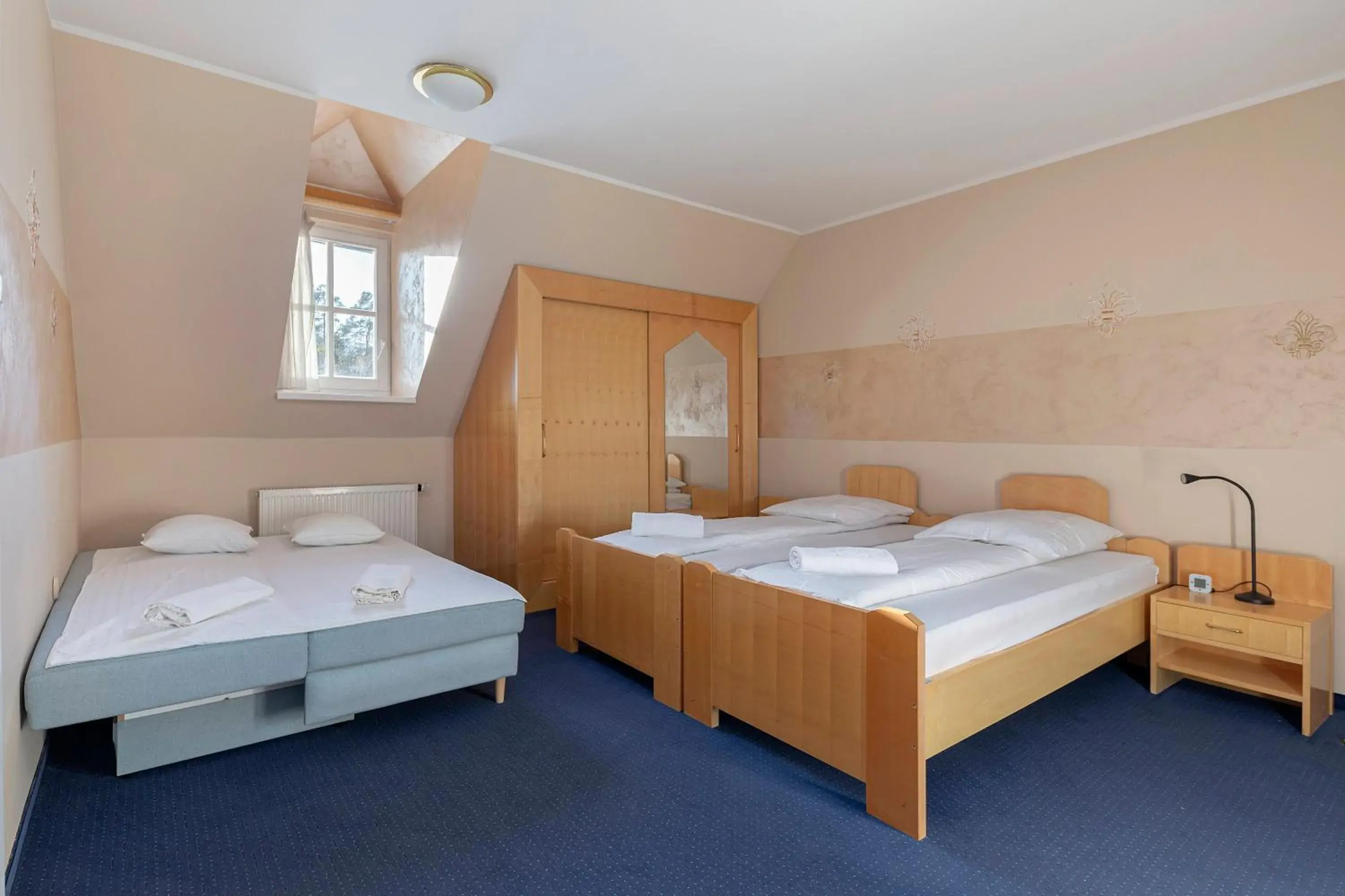 Triple Room with Private Bathroom in Hotel Burger Veniše Triple Room with Private Bathroom in Hotel Burger Veniše