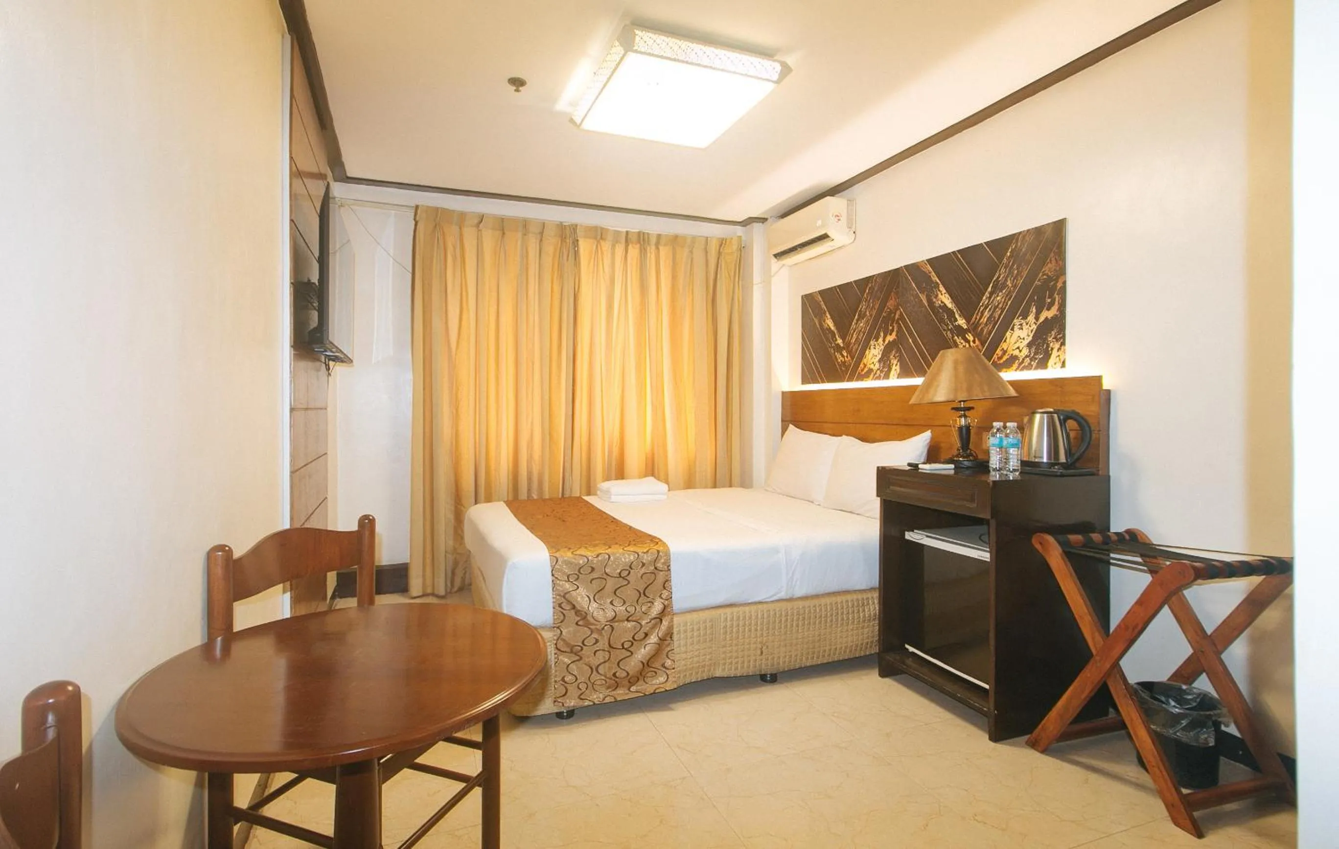 The Shilla Philia Hotel by RedDoorz