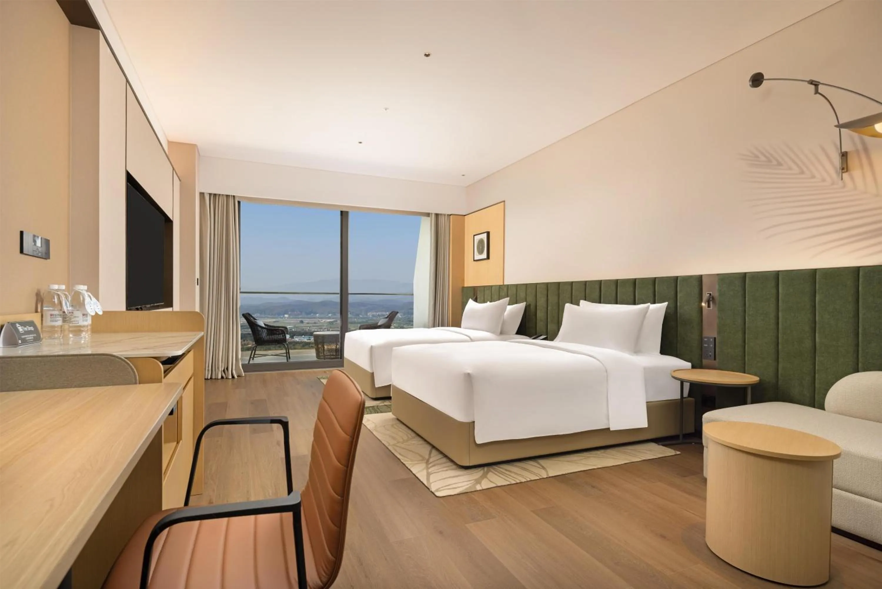 Bed in Hilton Garden Inn Xishuangbanna Gasa Airport