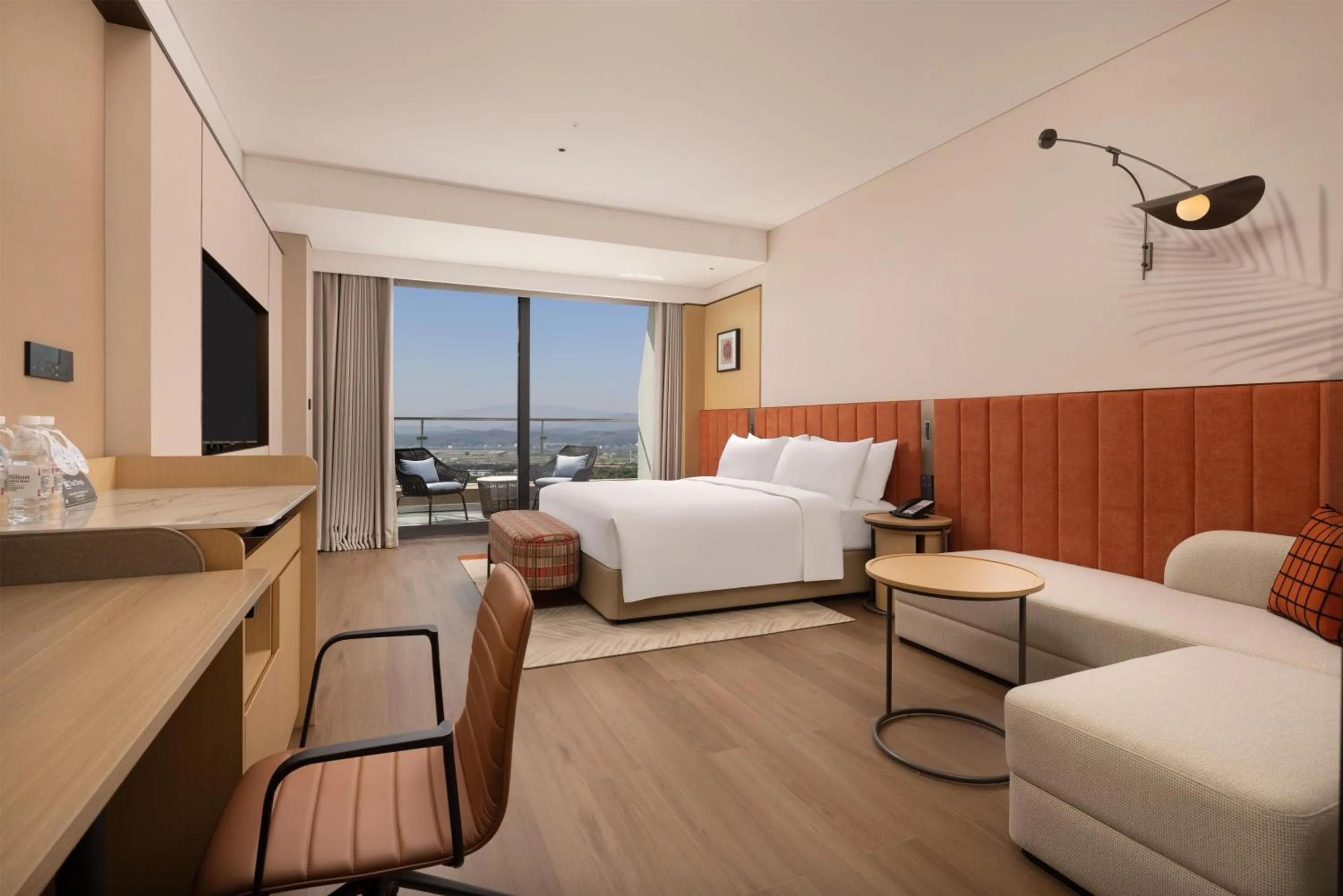 Bed in Hilton Garden Inn Xishuangbanna Gasa Airport