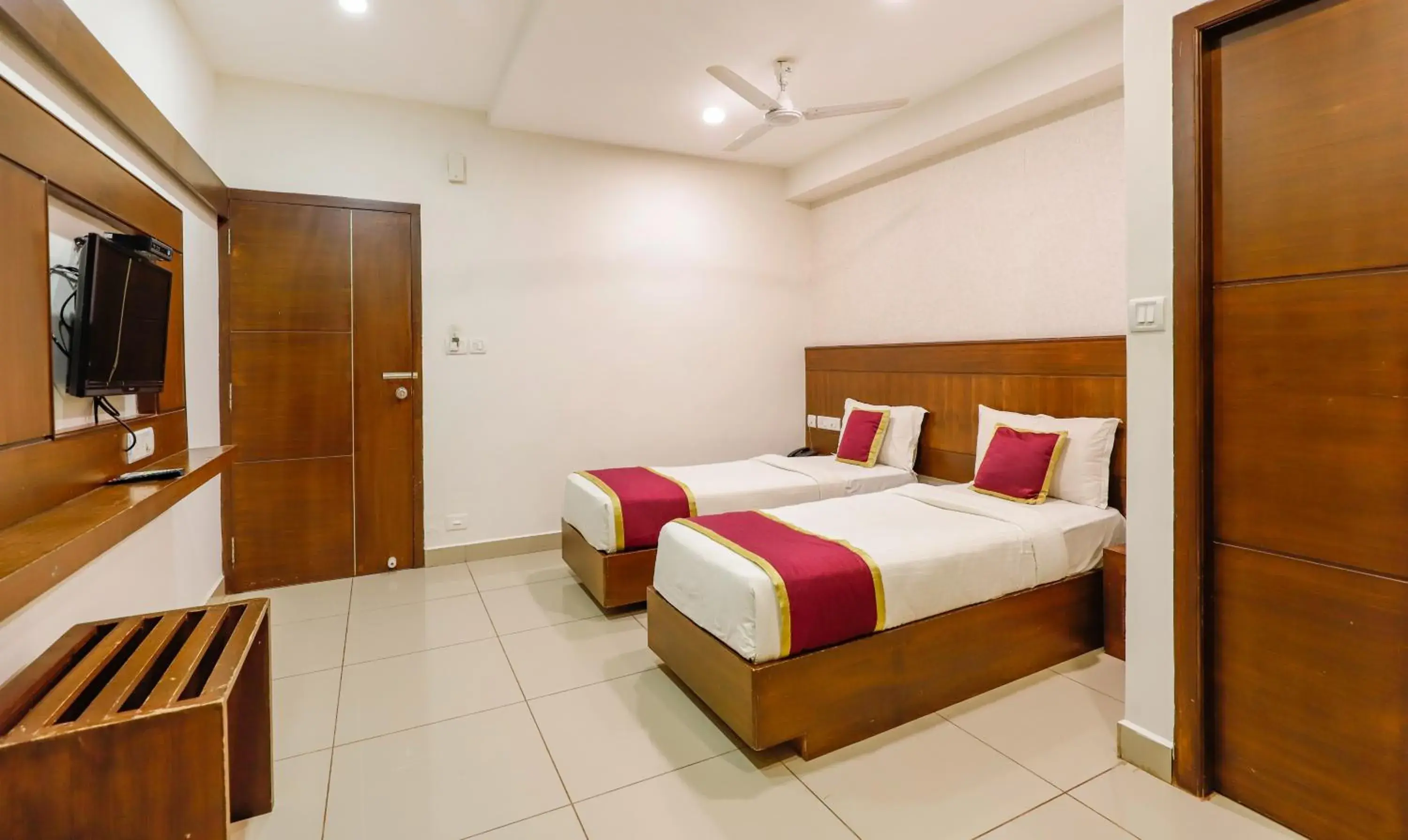 Bed in The Mount City Near US Consulate Bed in The Mount City Near US Consulate