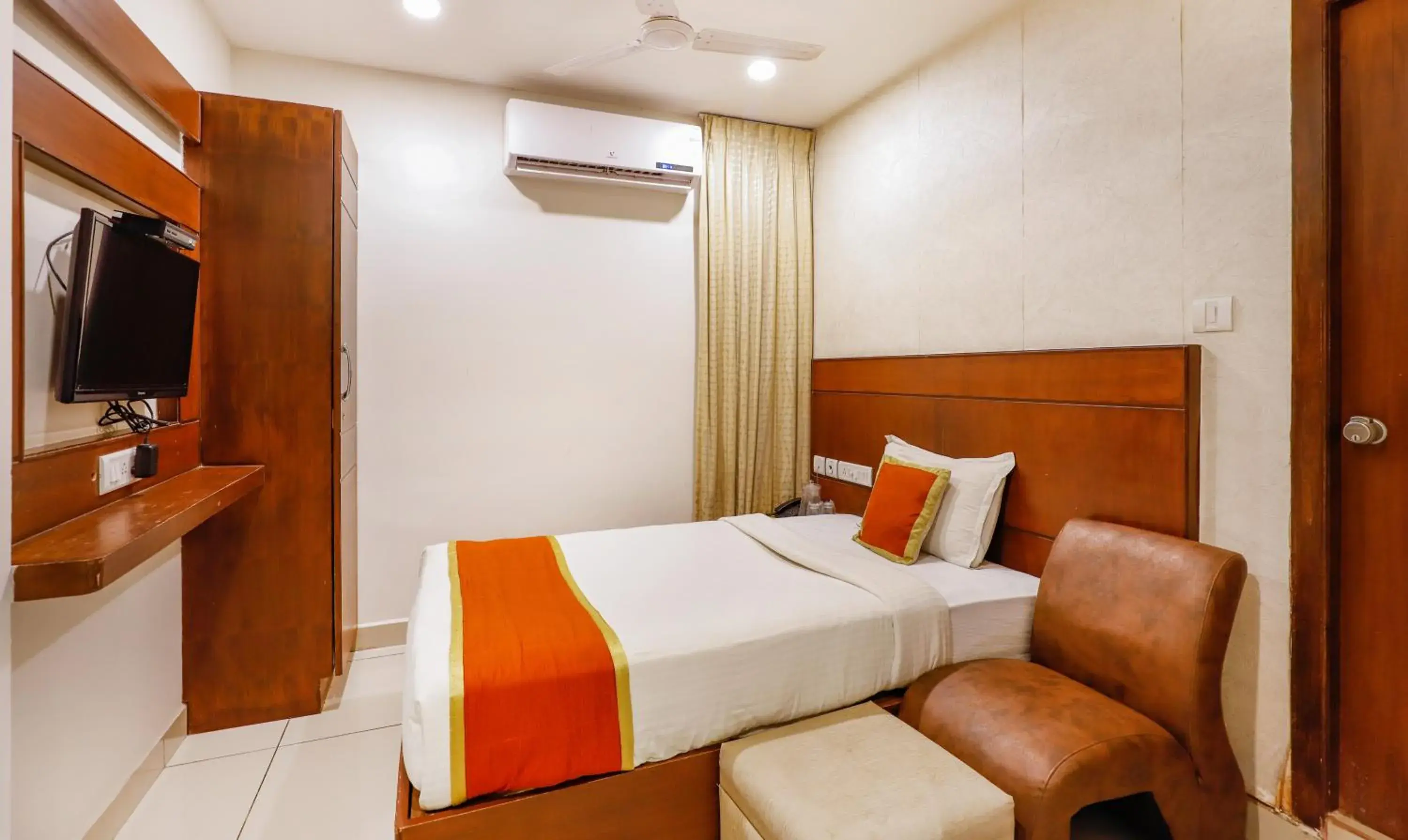 Bed in The Mount City Near US Consulate Bed in The Mount City Near US Consulate