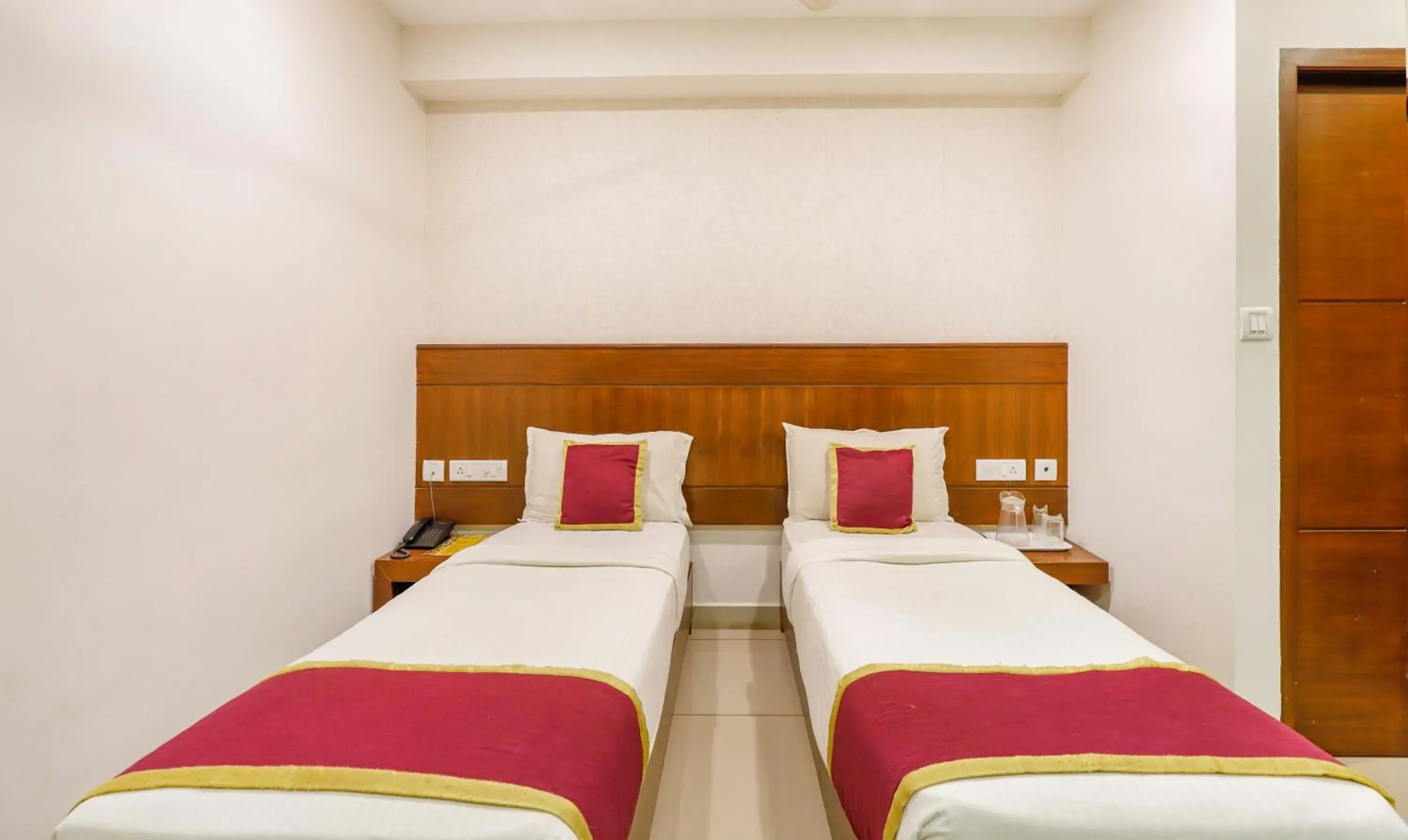 Bed in The Mount City Near US Consulate Bed in The Mount City Near US Consulate