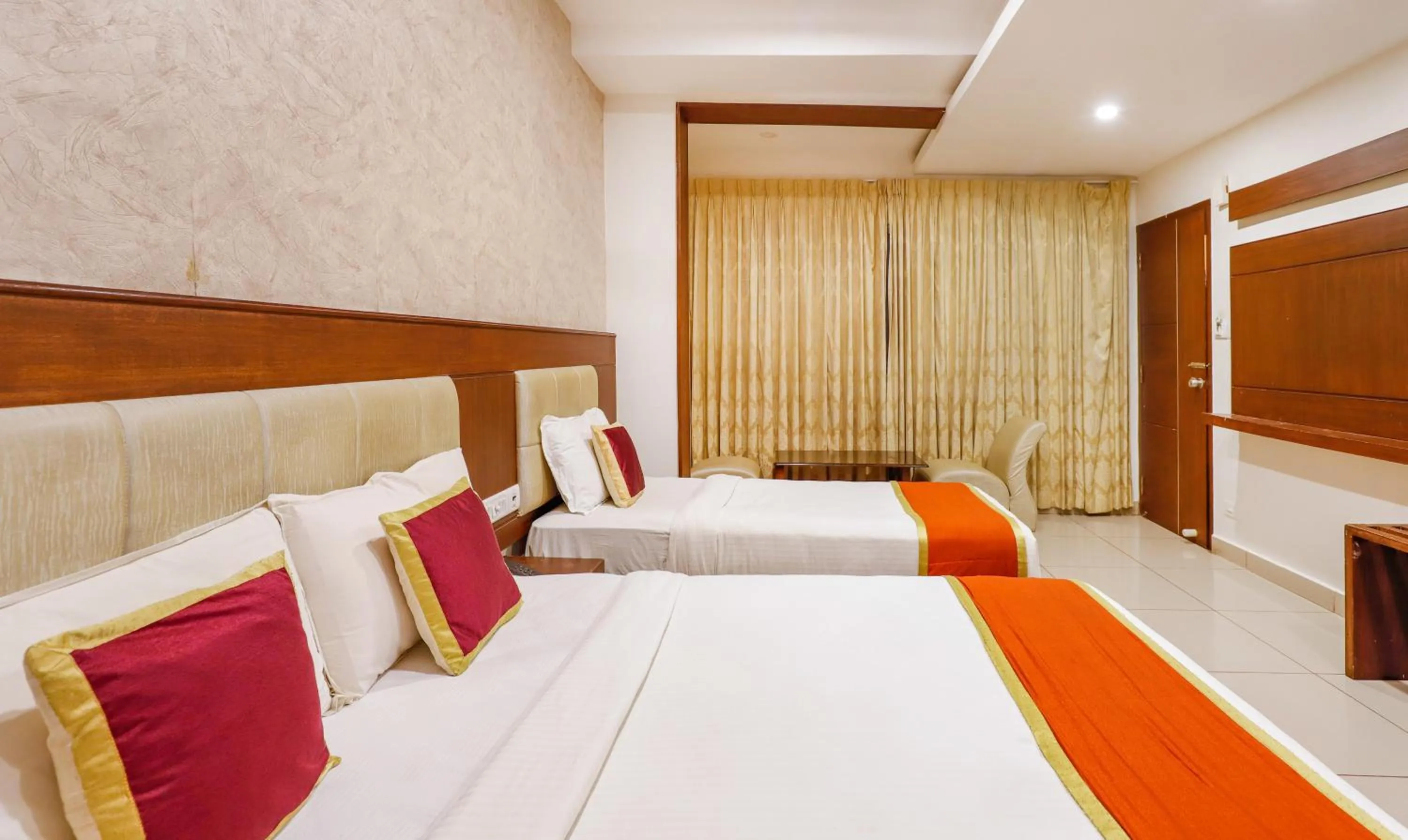 Bed in The Mount City Near US Consulate