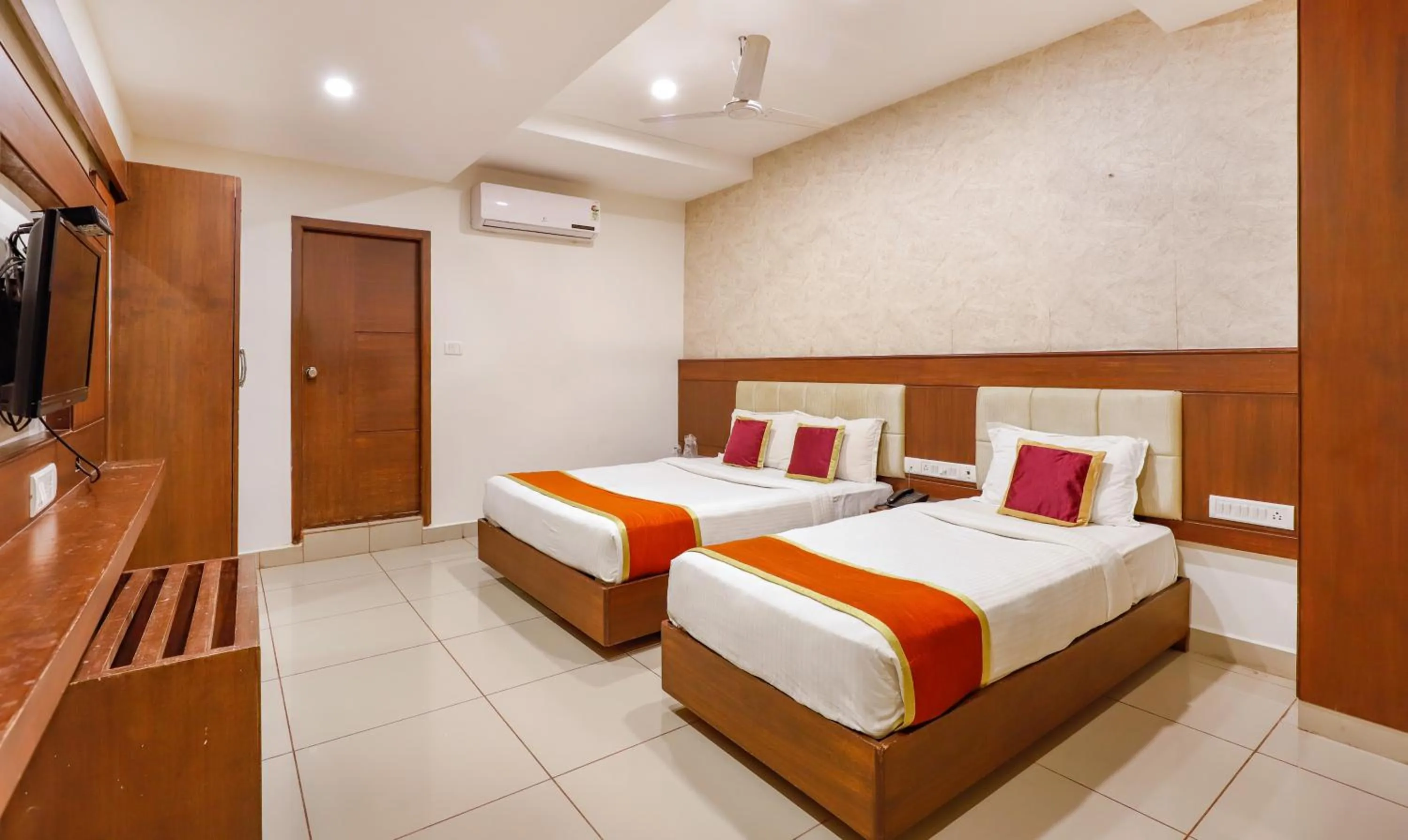 Bed in The Mount City Near US Consulate