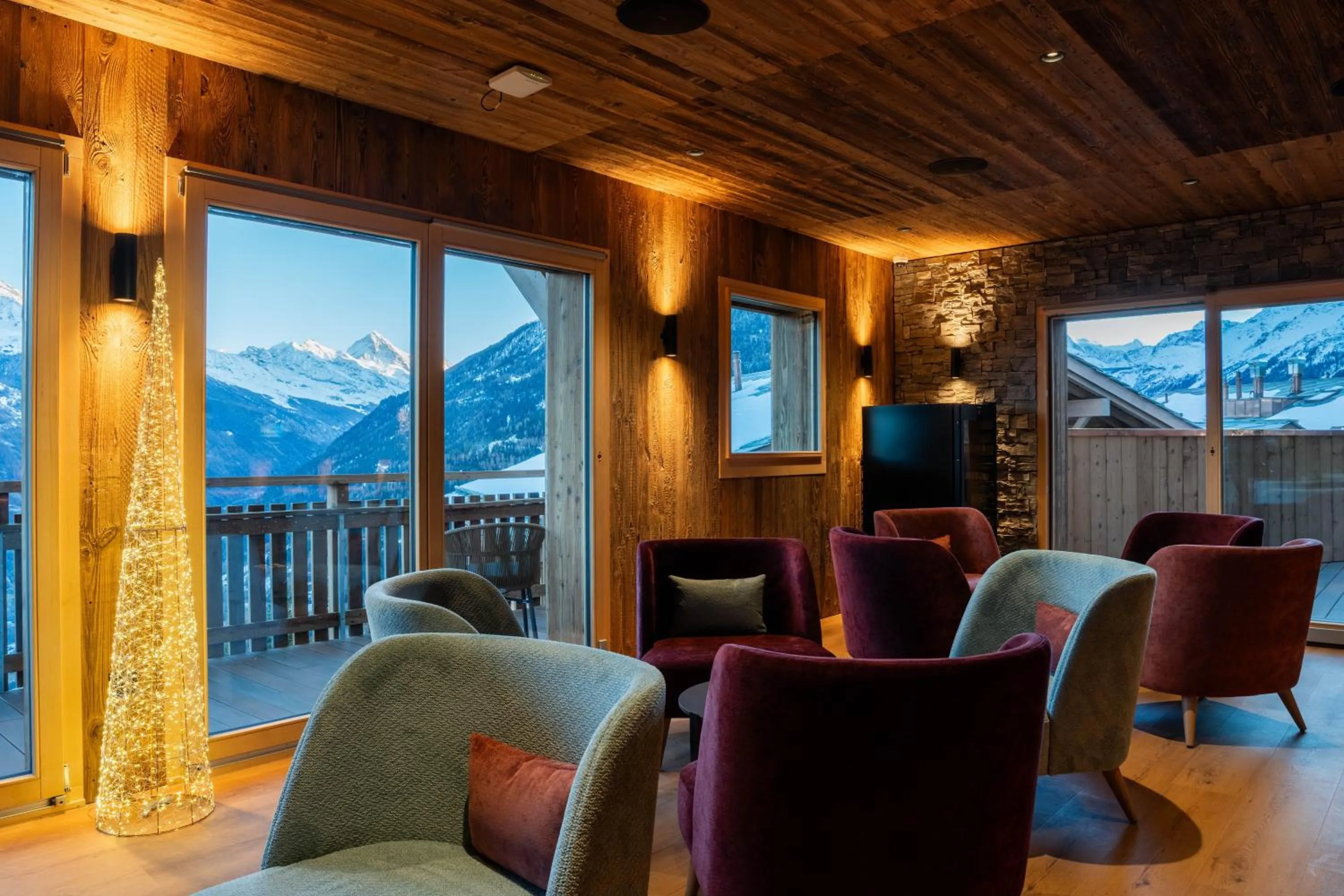 Lounge or bar in Dent Blanche Resort - TemptingPlaces Collection
