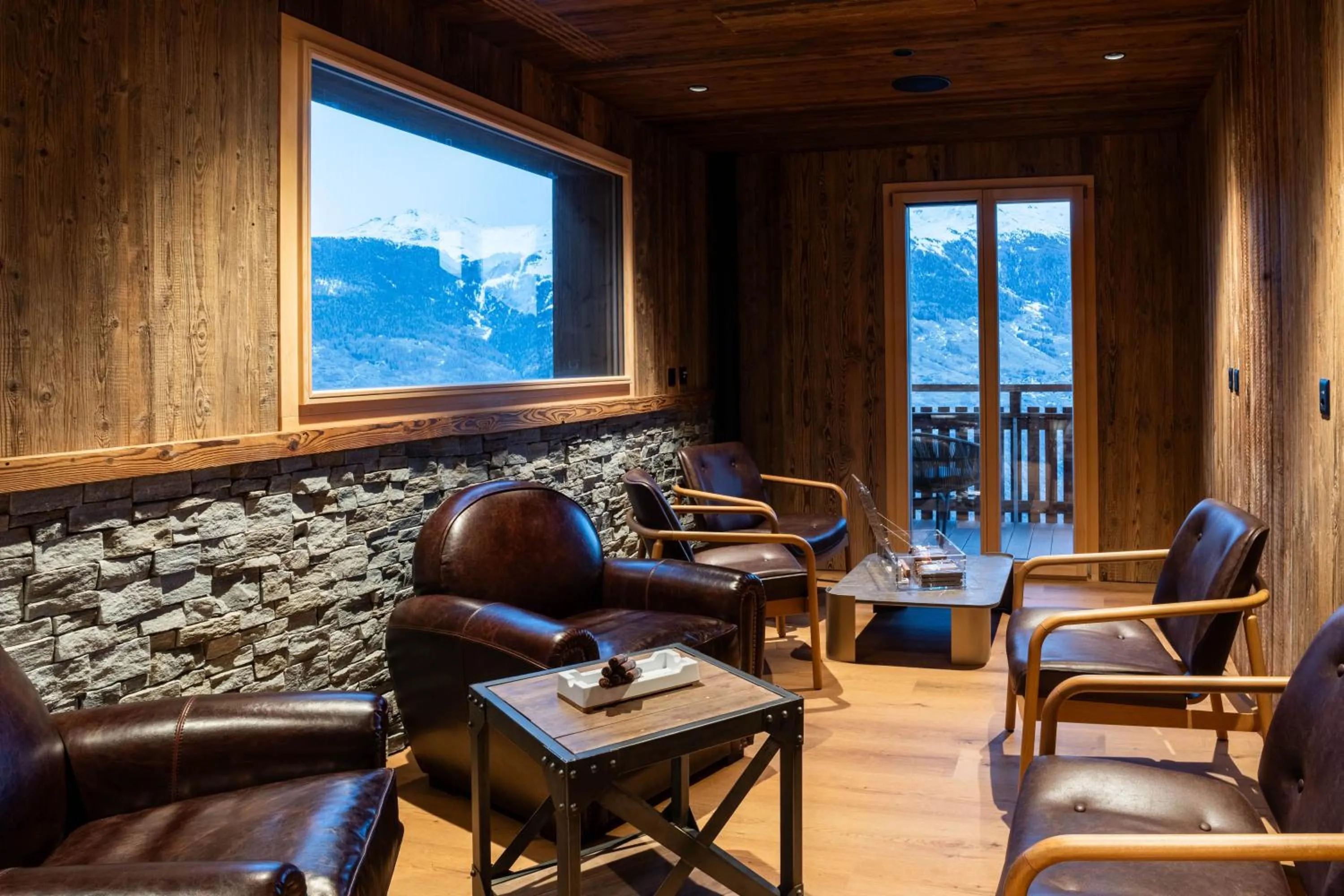 Lounge or bar in Dent Blanche Resort - TemptingPlaces Collection
