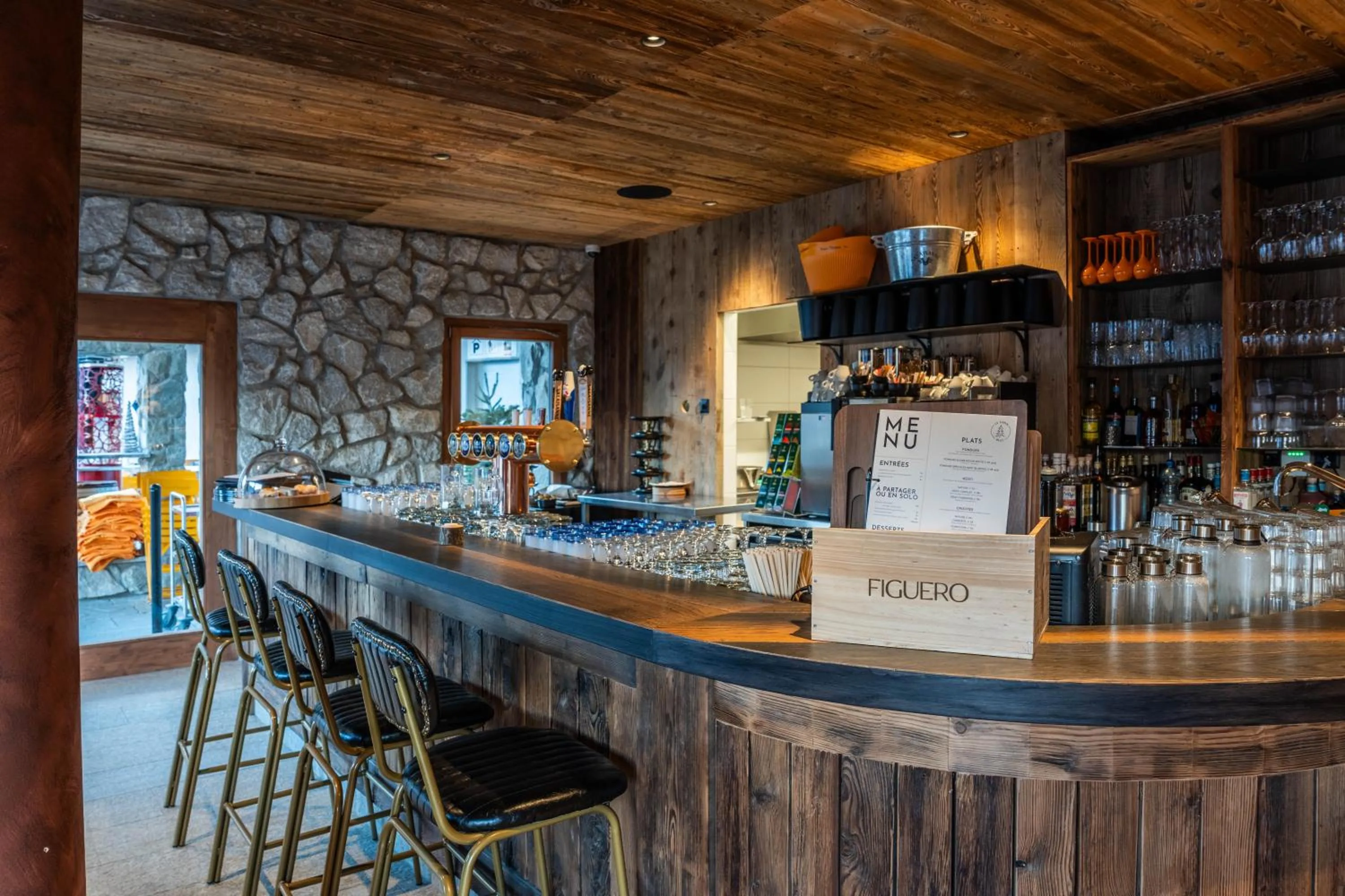 Lounge or bar in Dent Blanche Resort - TemptingPlaces Collection