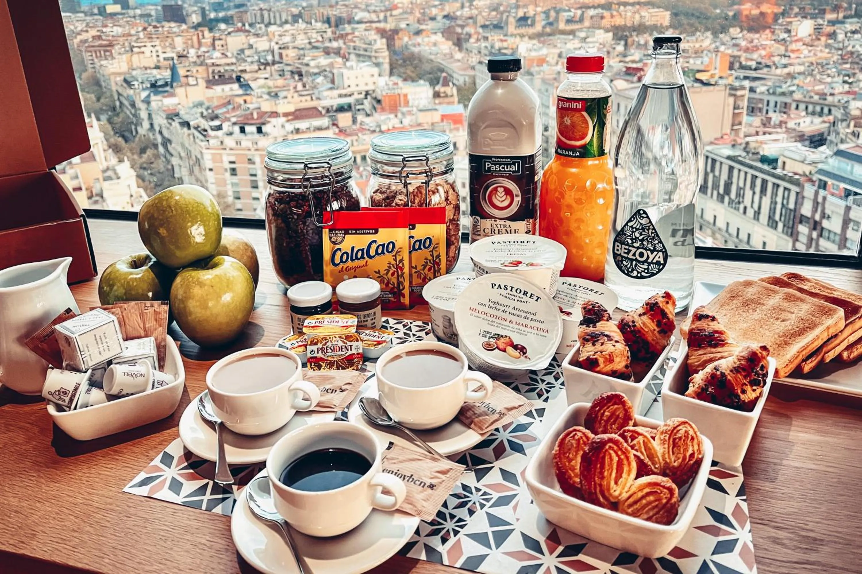Breakfast in Enjoybcn Colon Apartments
