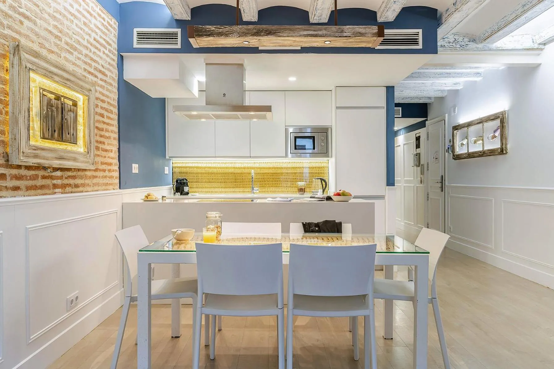 Kitchen or kitchenette in Enjoybcn Colon Apartments