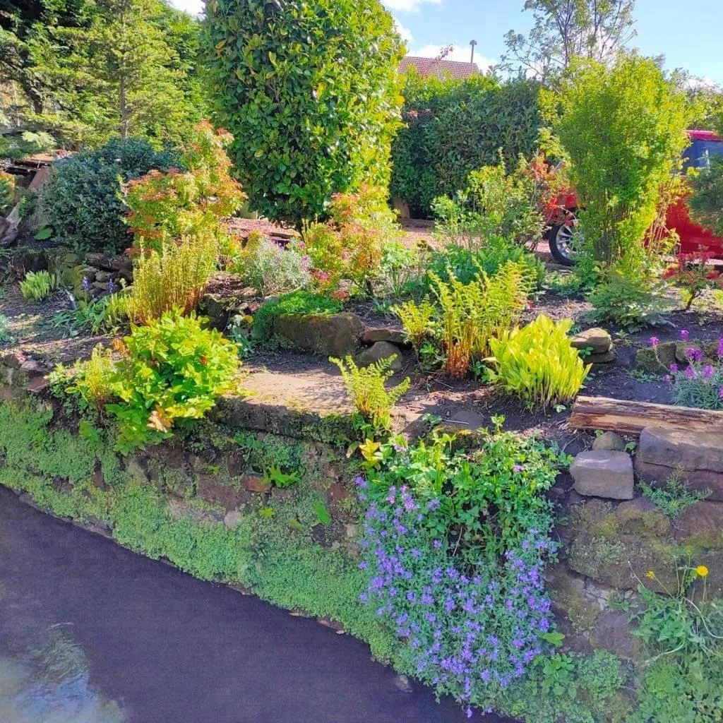 Garden in The Old Smiddy Cottage and Apartment