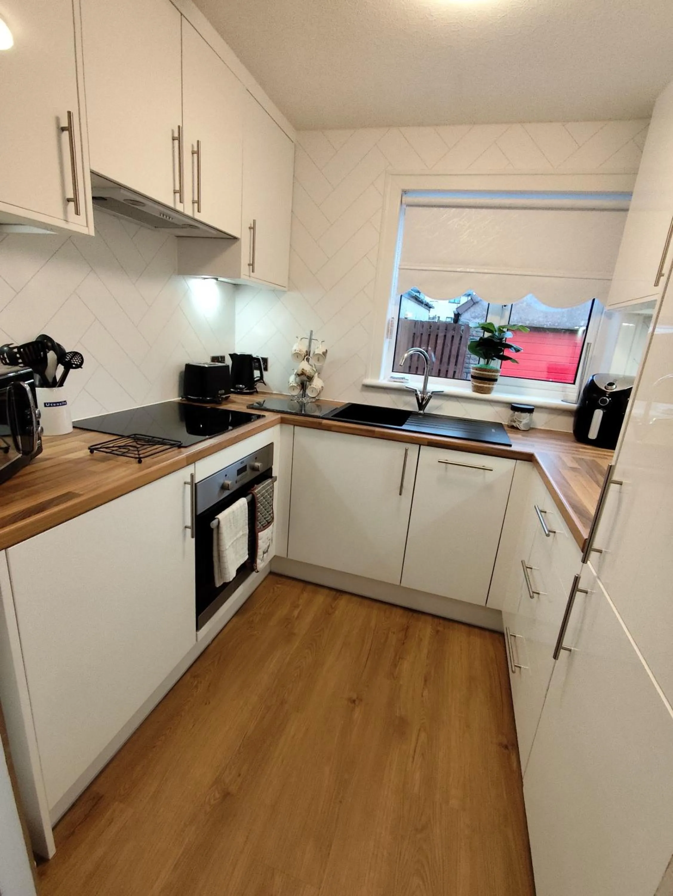 Kitchen or kitchenette in The Old Smiddy Cottage and Apartment