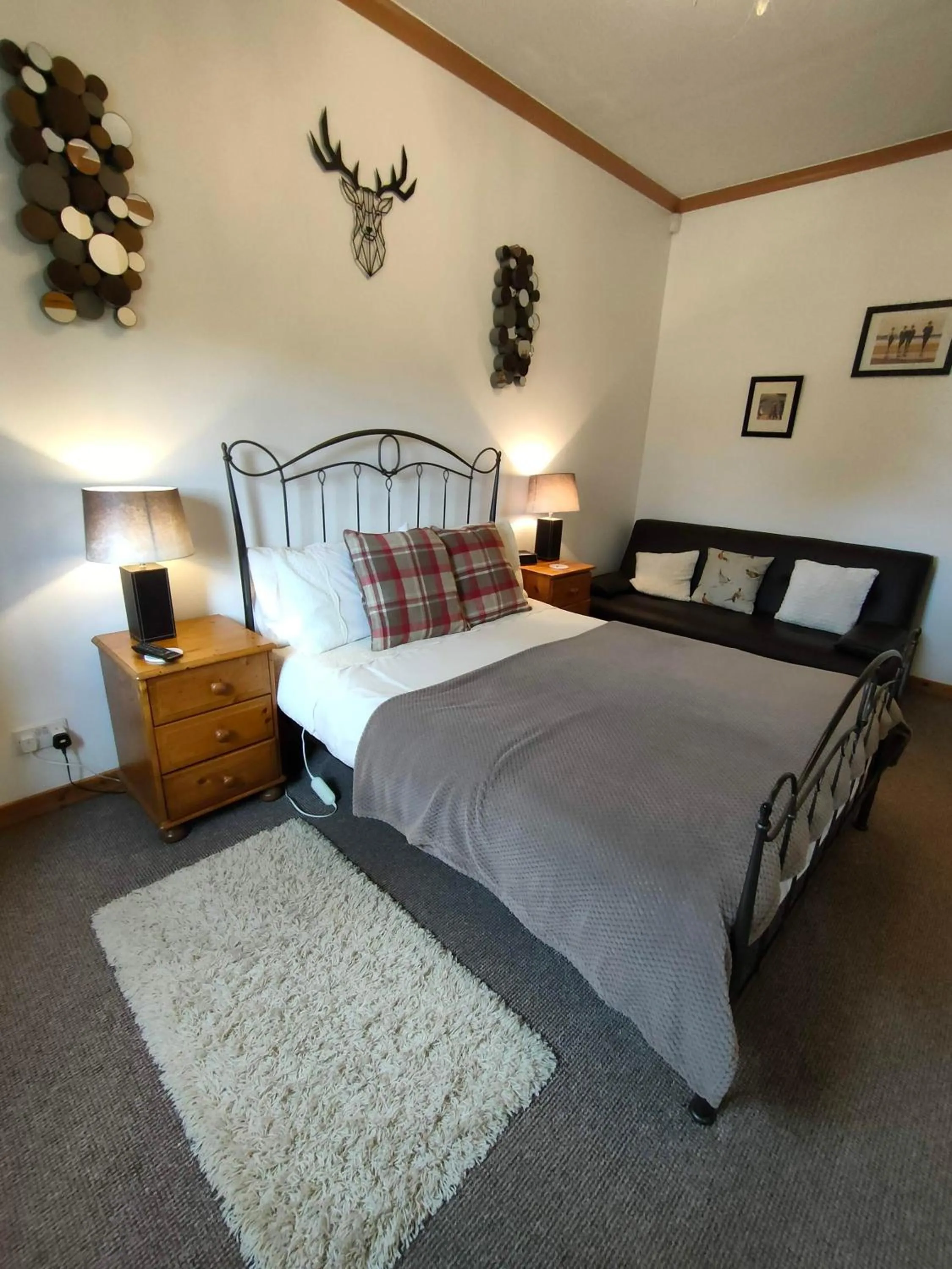 Bedroom, Bed in The Old Smiddy Cottage and Apartment