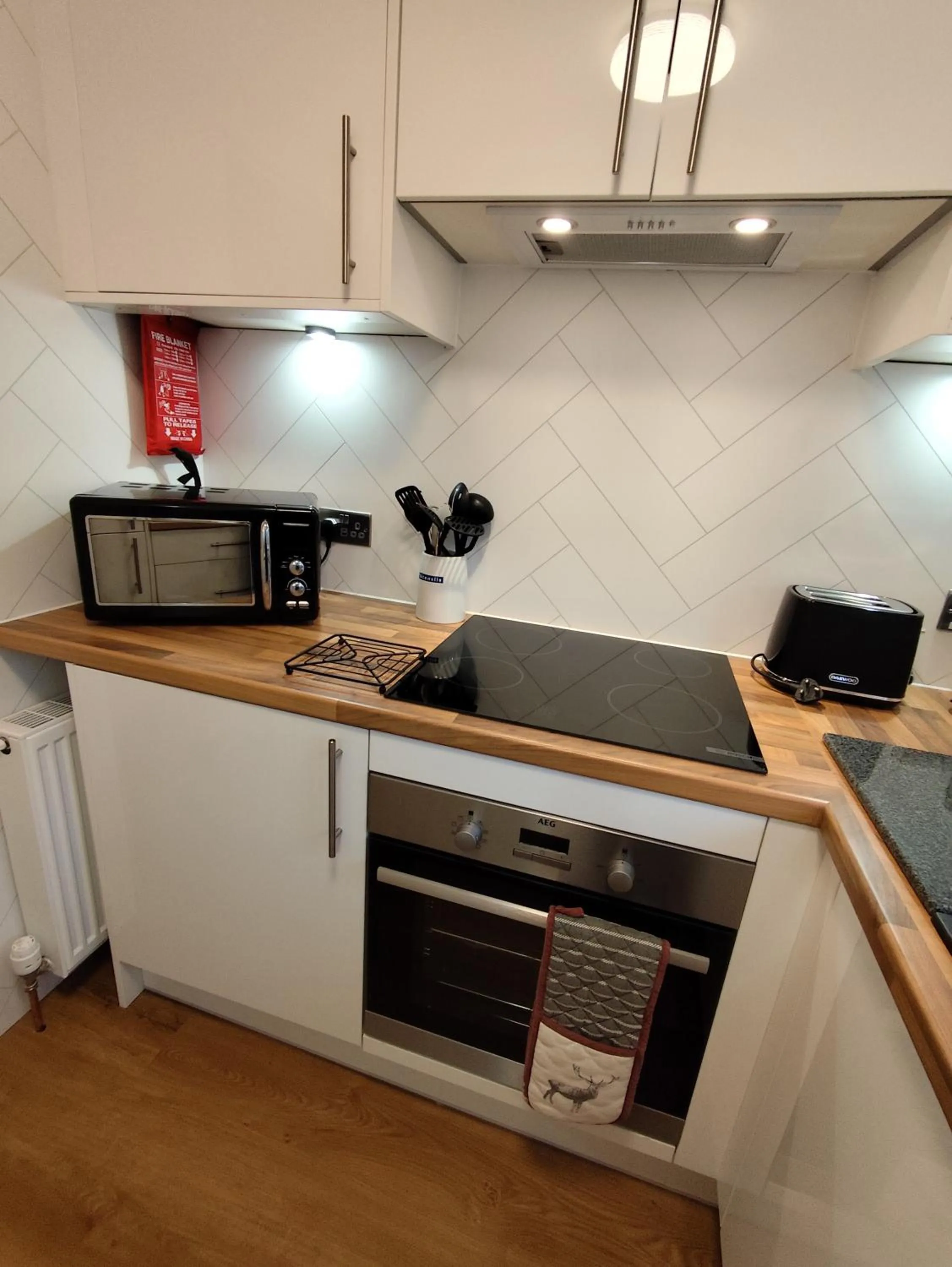Kitchen or kitchenette in The Old Smiddy Cottage and Apartment