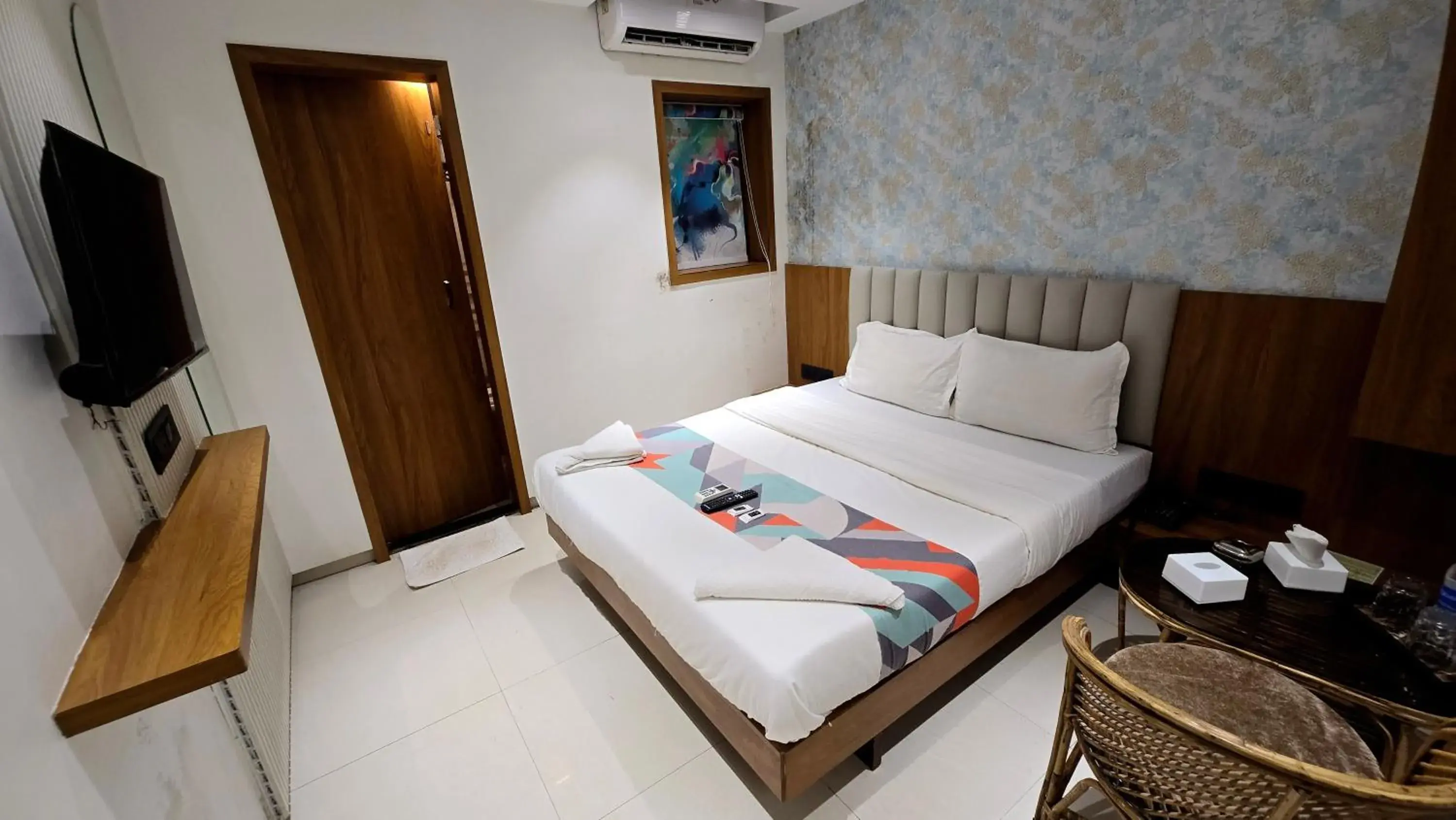Deluxe Queen Room - single occupancy in Hotel Bliss Executive - Andheri Deluxe Queen Room - single occupancy in Hotel Bliss Executive - Andheri