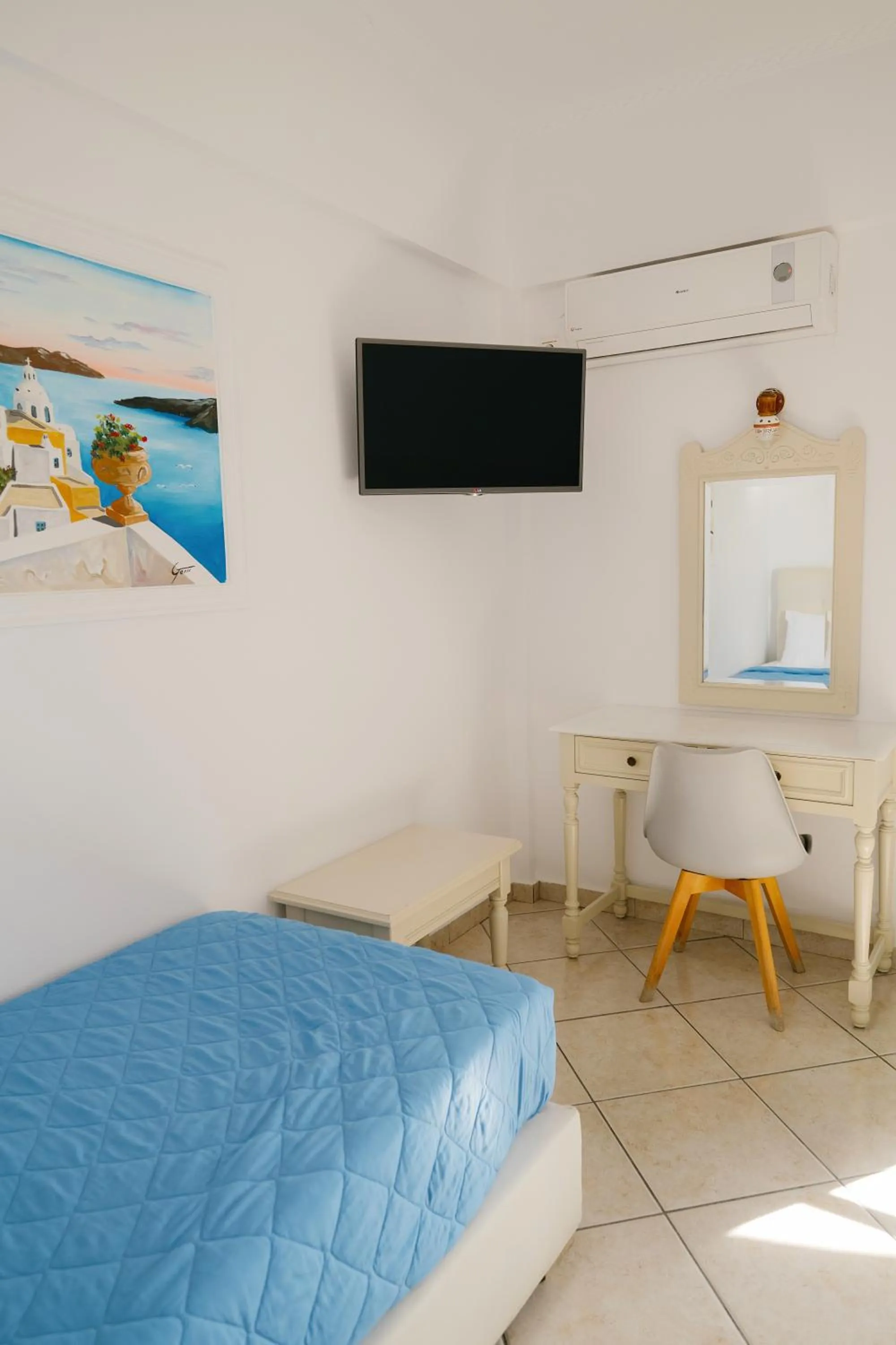 Photo of the whole room, Bed in my life suites