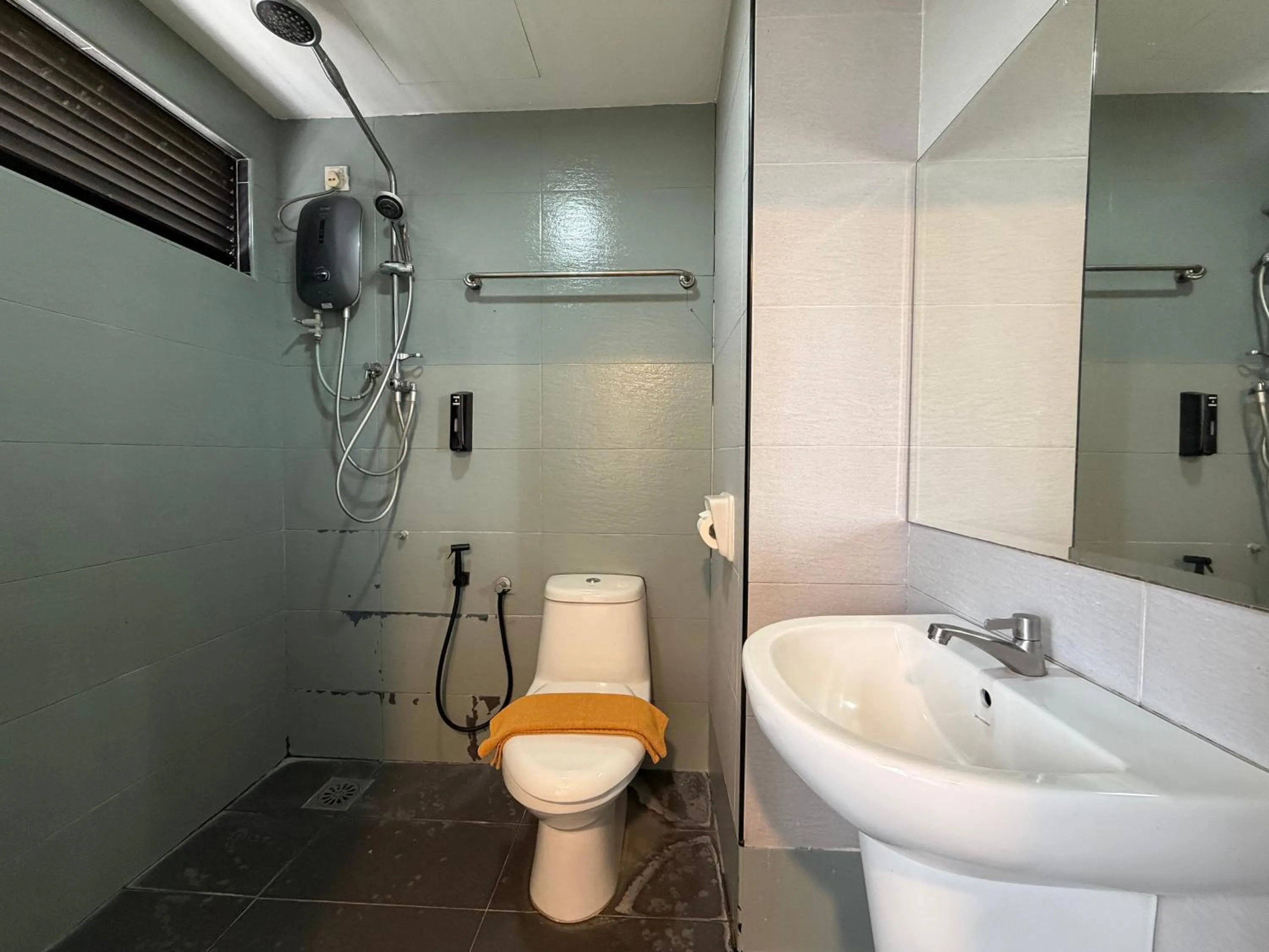 Toilet in Asto Hotel Kuala Lumpur