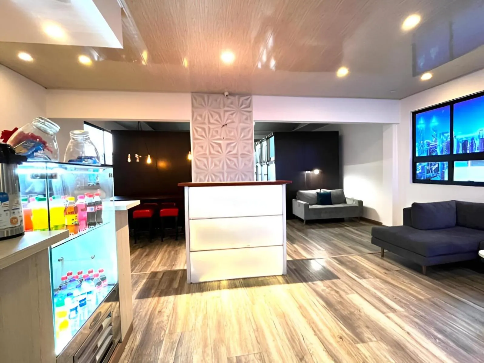 Communal lounge/ TV room in Lavid Hotel Kennedy