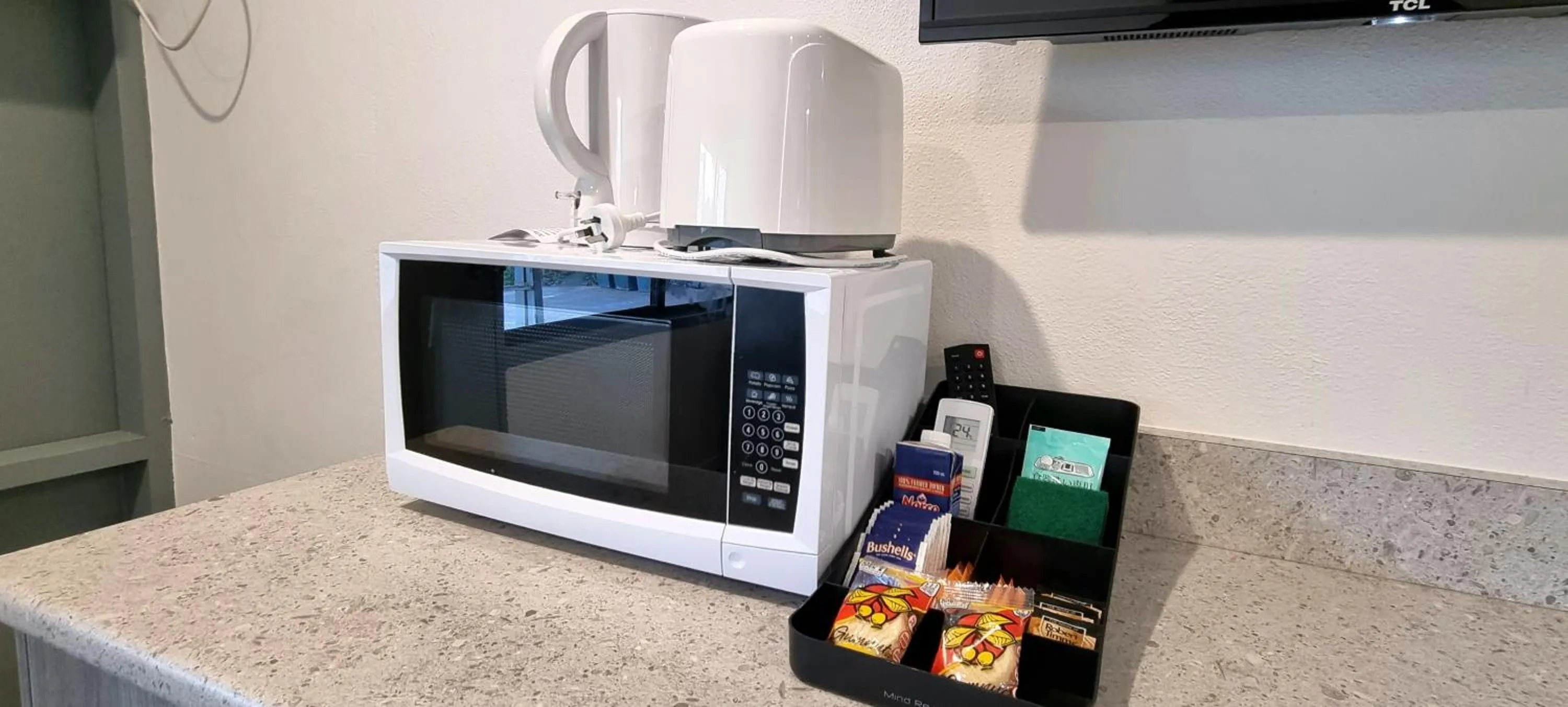 Coffee/tea facilities in Y Motels Gympie