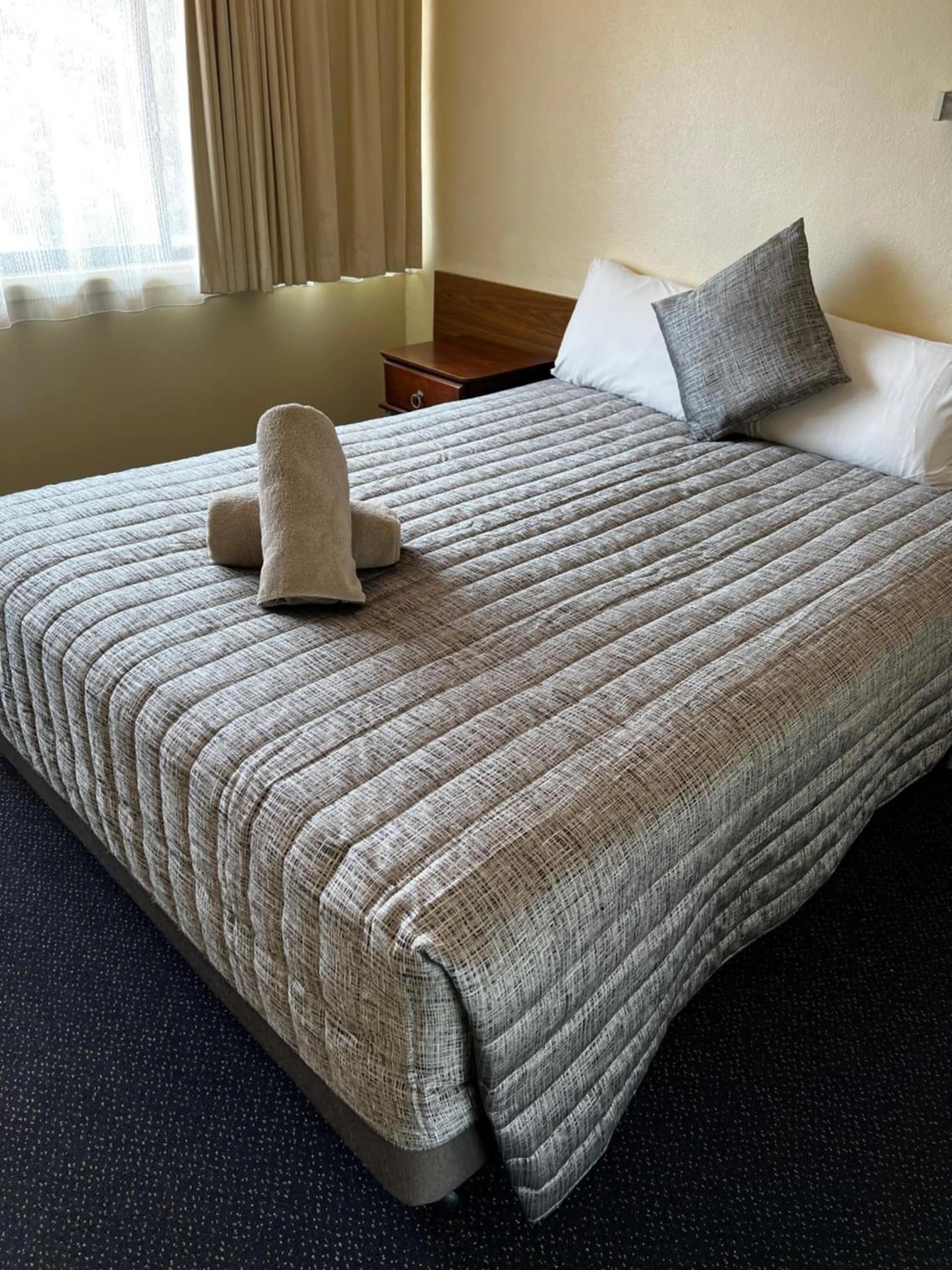 Bedroom, Bed in Y Motels Gympie