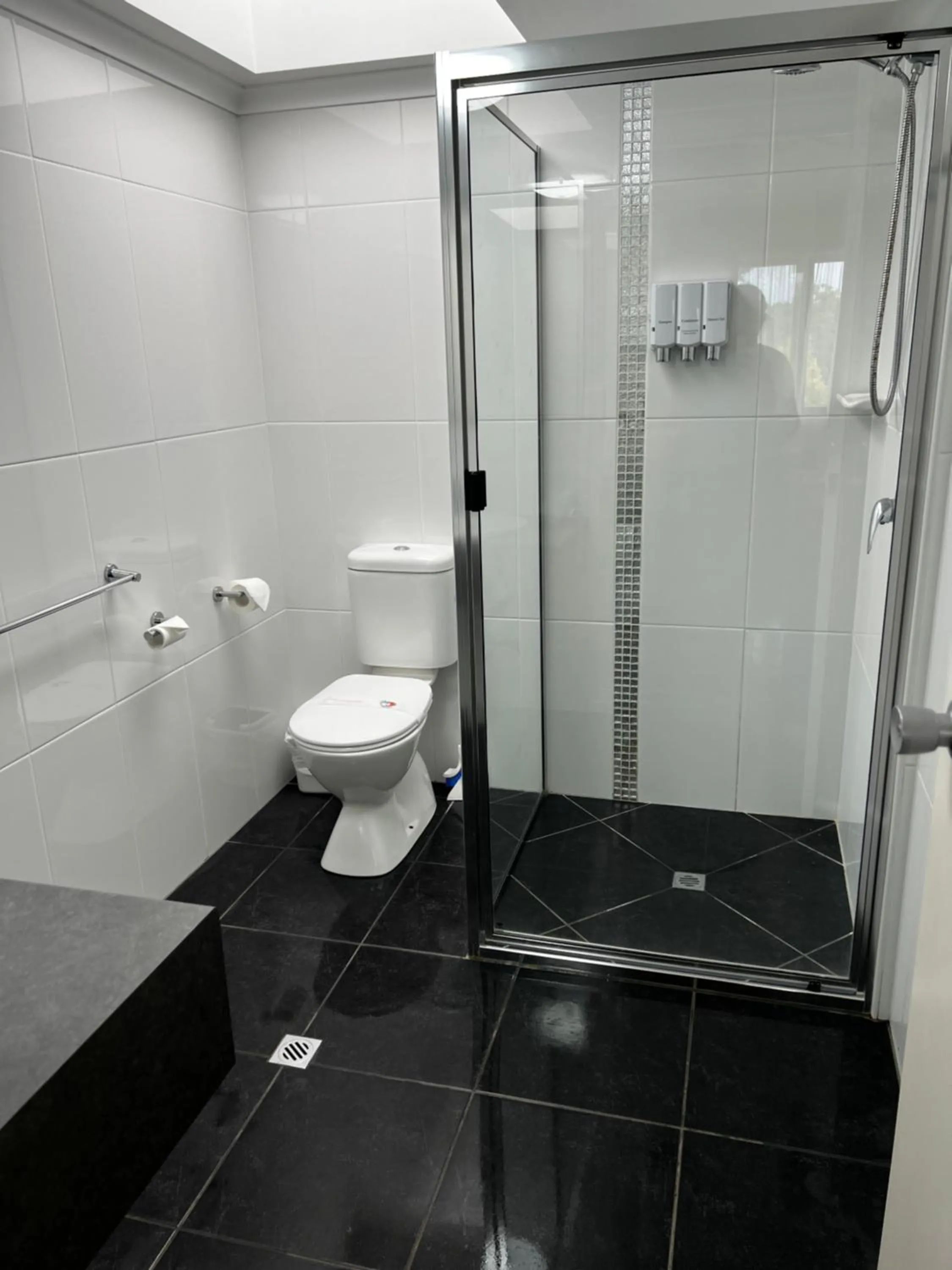 Bathroom in Y Motels Gympie