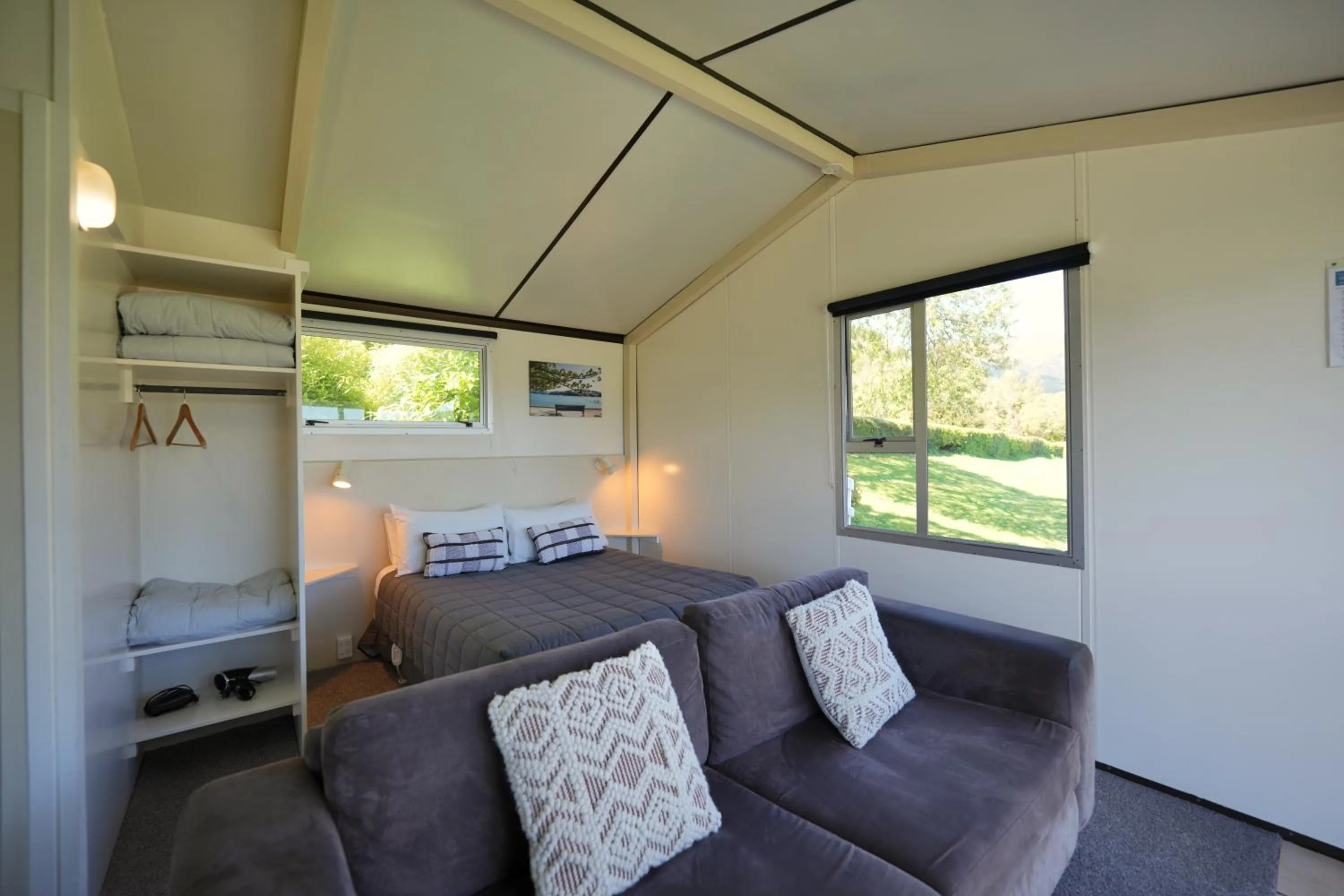 Living room in Akaroa Top 10 Holiday Park