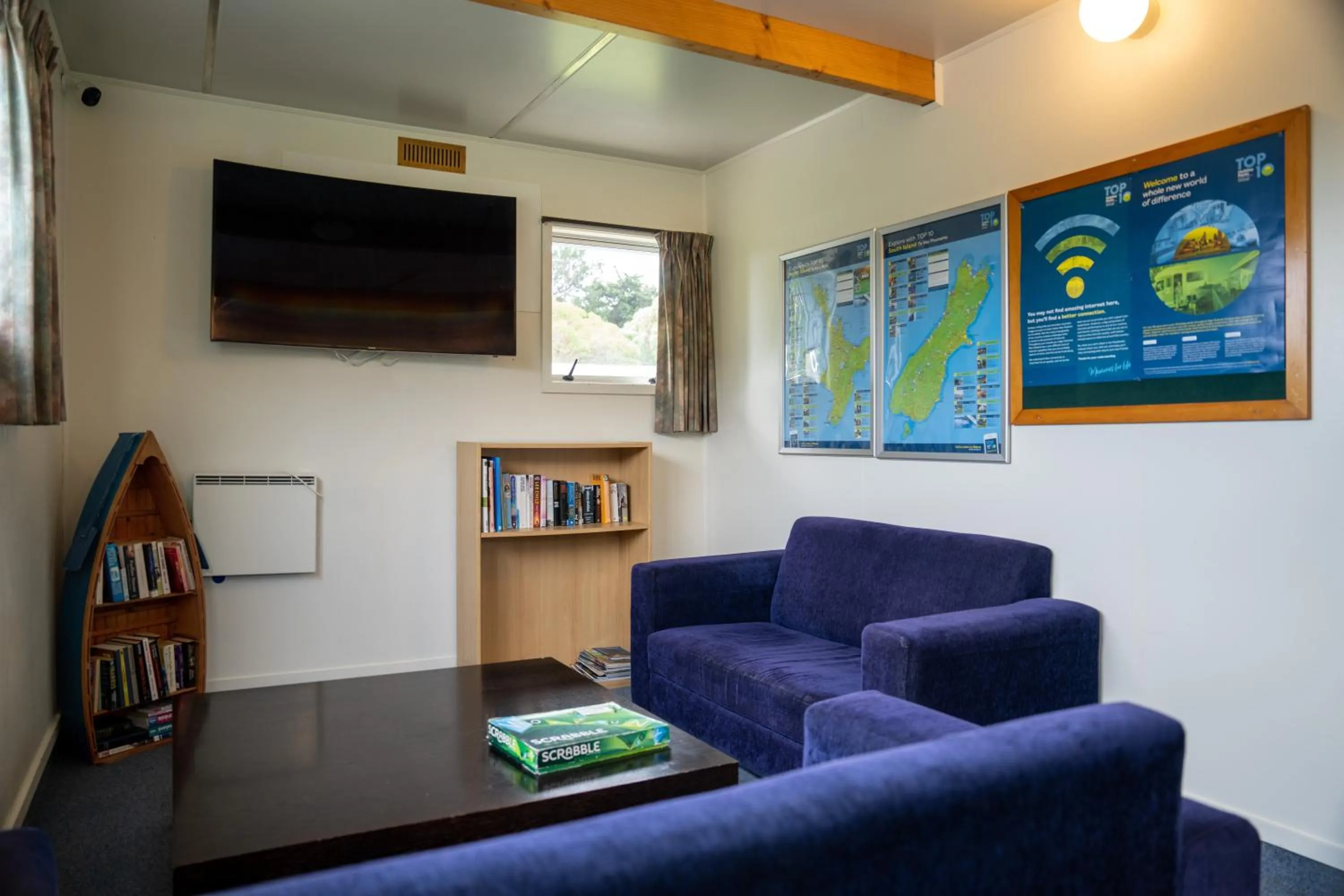 Communal lounge/ TV room in Akaroa Top 10 Holiday Park