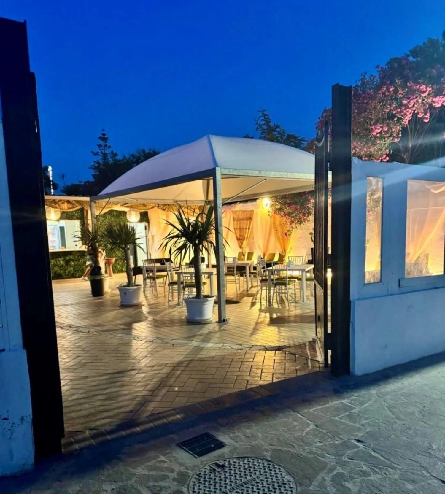 Patio in Regent Beachotel