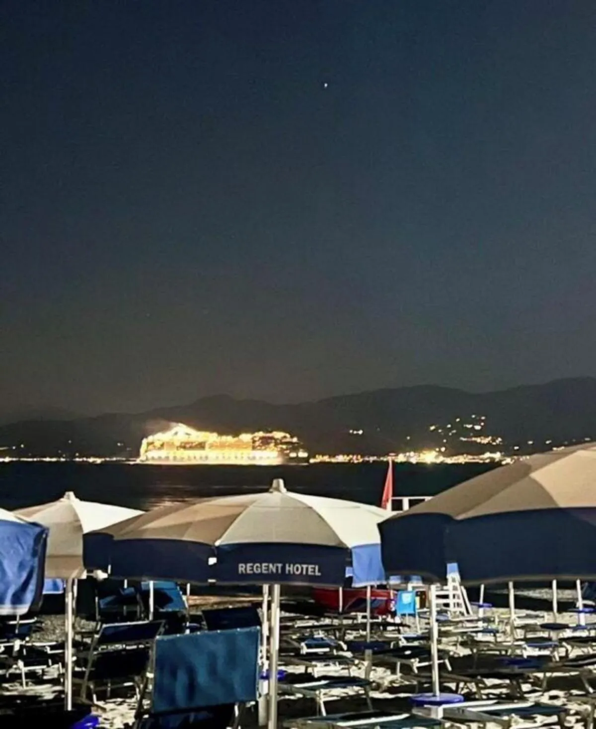 Night in Regent Beachotel