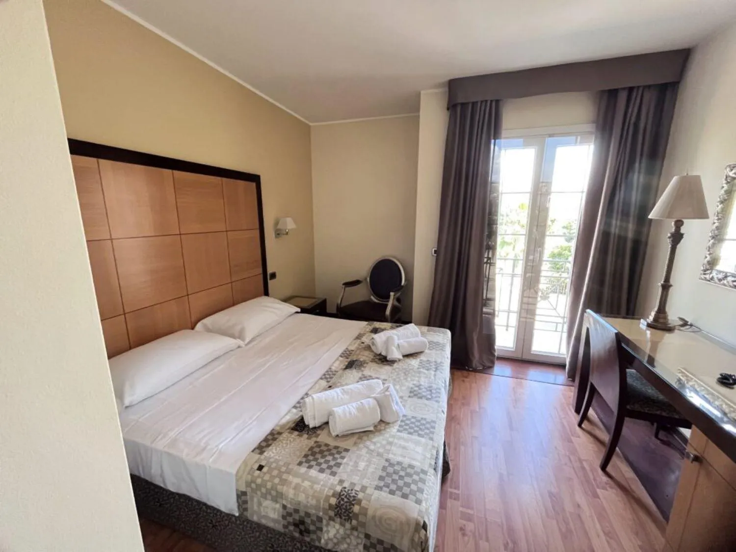 Bed in Regent Beachotel