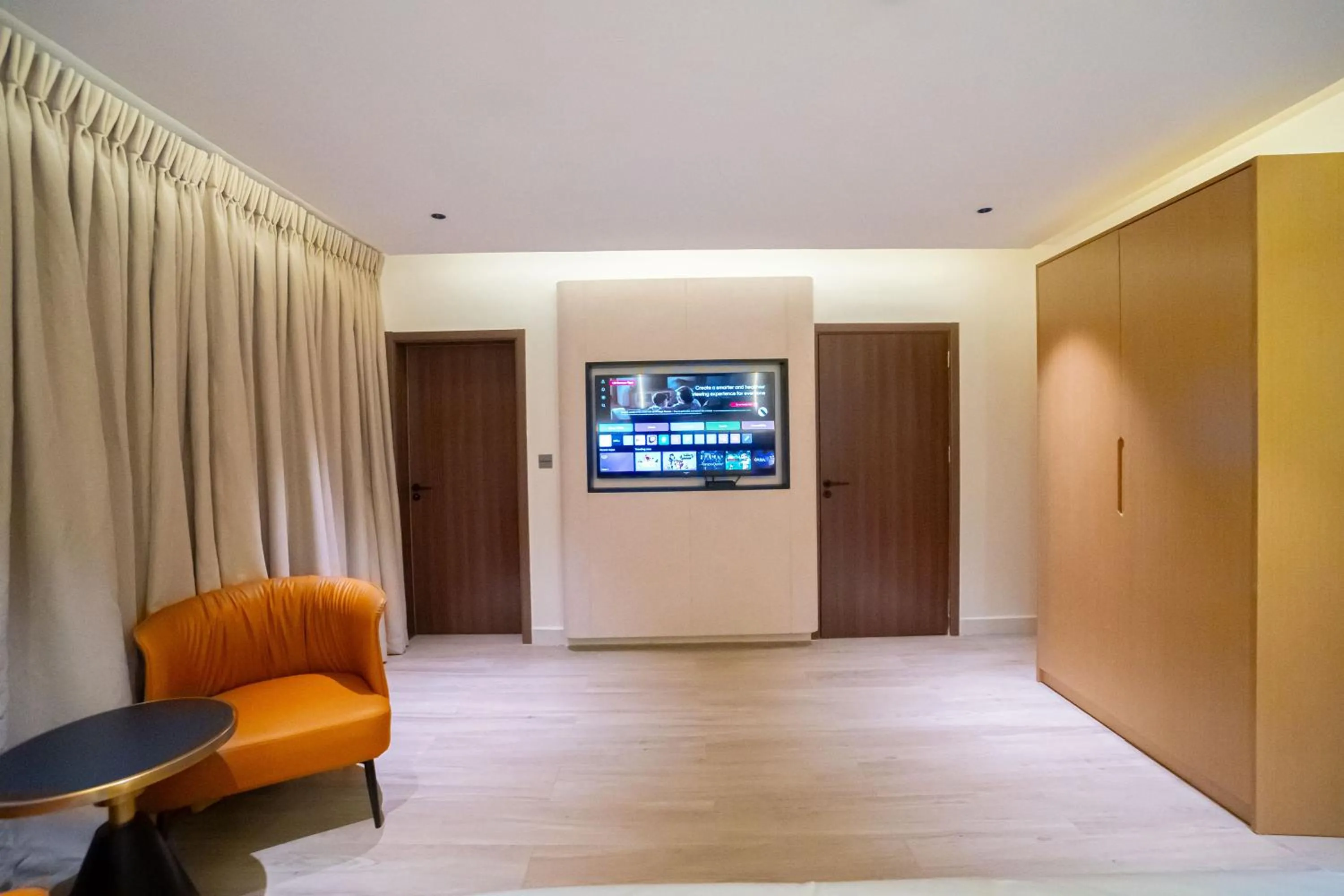 TV and multimedia in Greyfield Hotel and Apartments