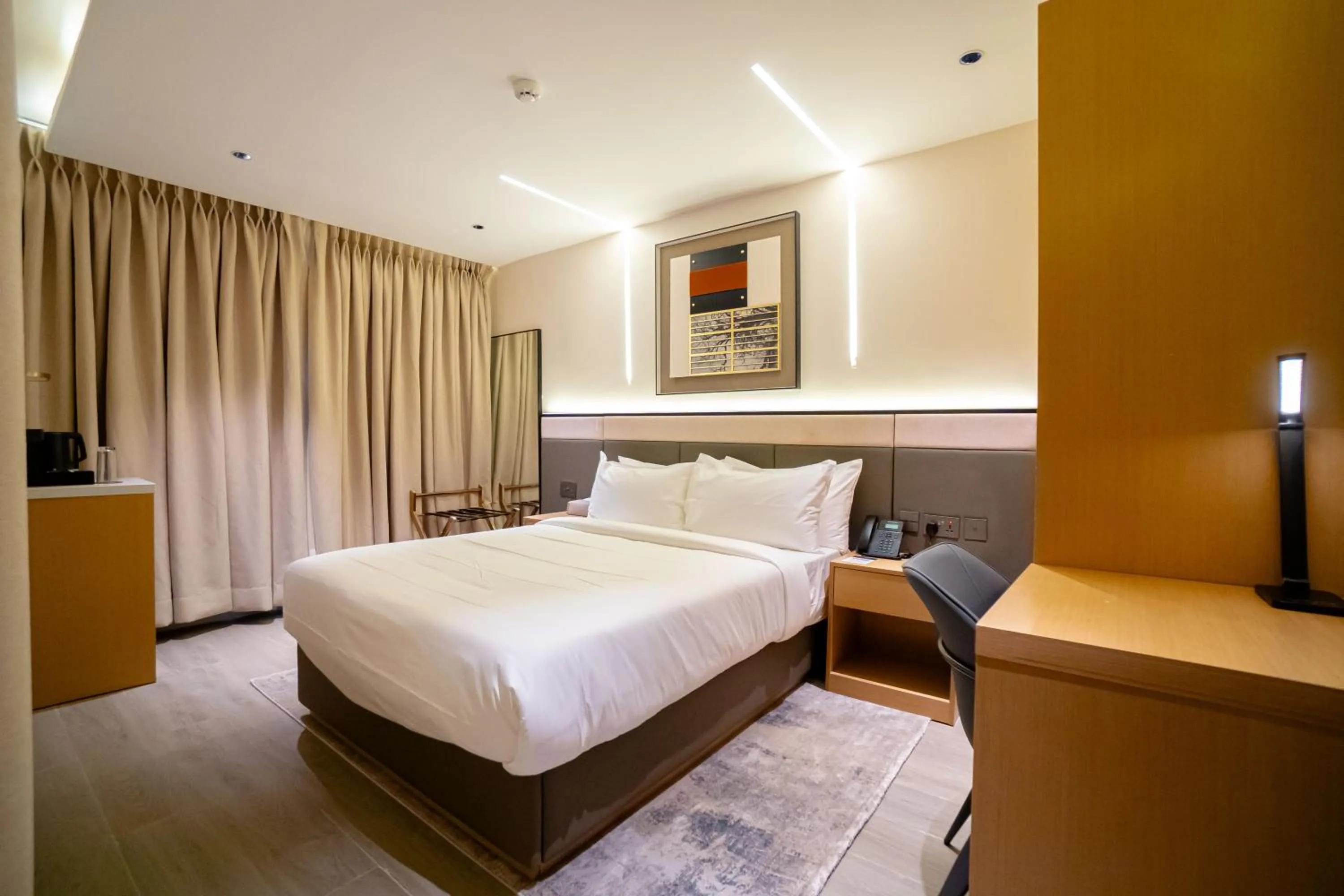 Bedroom, Bed in Greyfield Hotel and Apartments